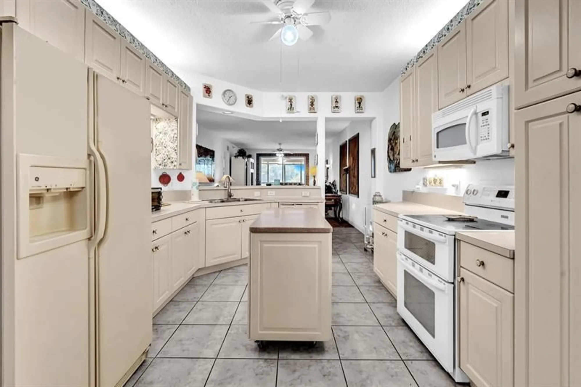 Property Slideshow image 8 of 76 | 7715 southampton ter 301, Tamarac, FL, 33321