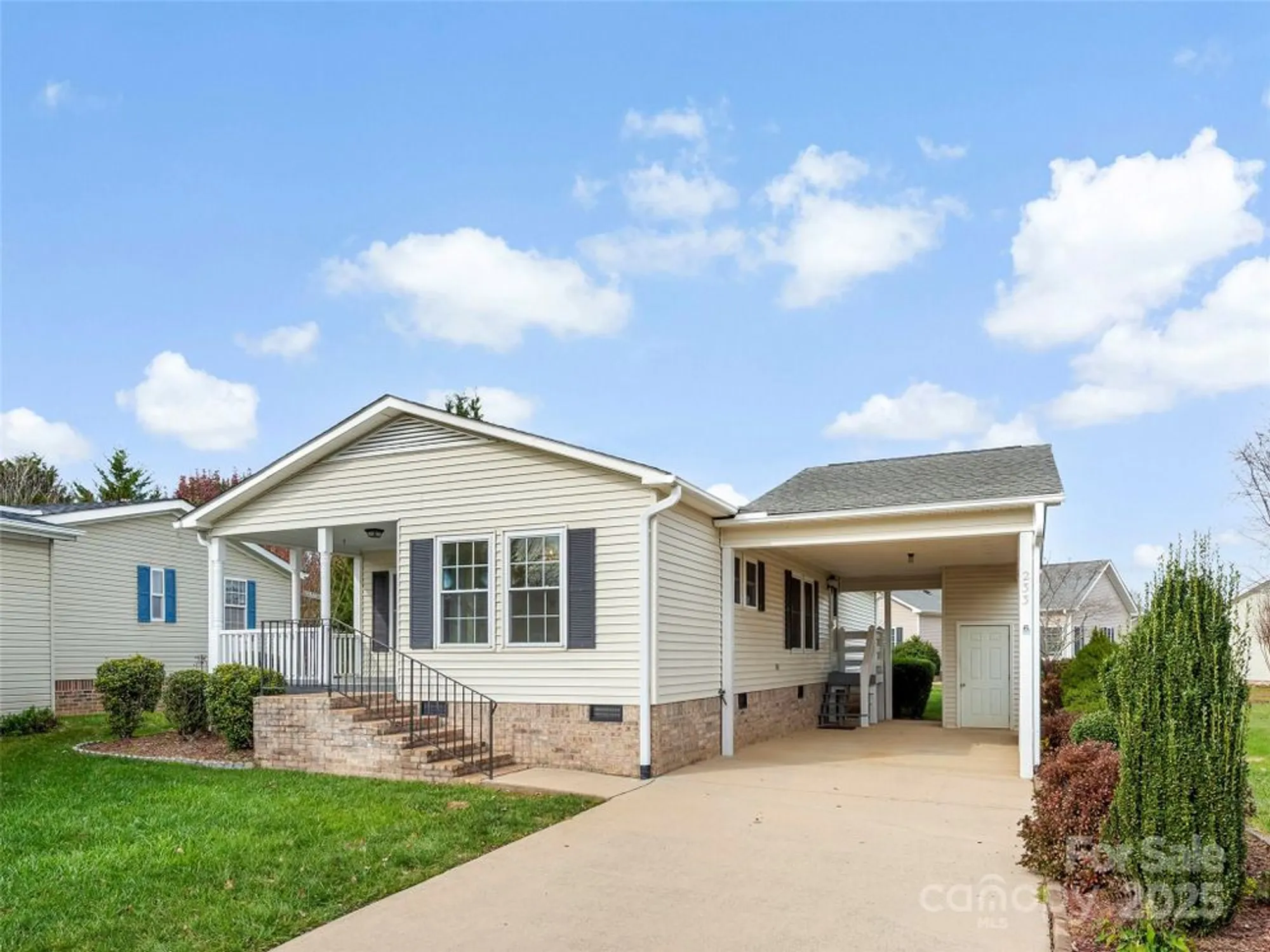 Property Slideshow image 2 of 19 | 233 white ash cir, Hendersonville, NC, 28739