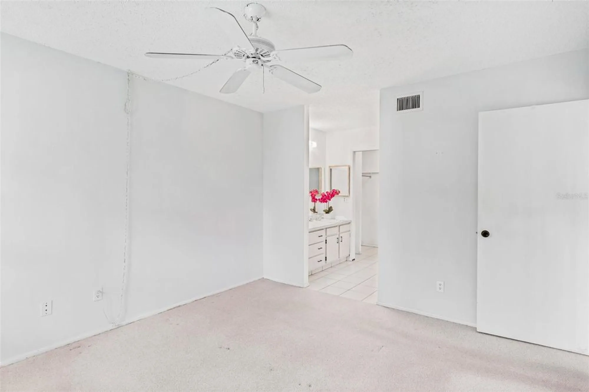 Property Slideshow image 8 of 40 | 14130 rosemary ln apt 5114, Largo, FL, 33774