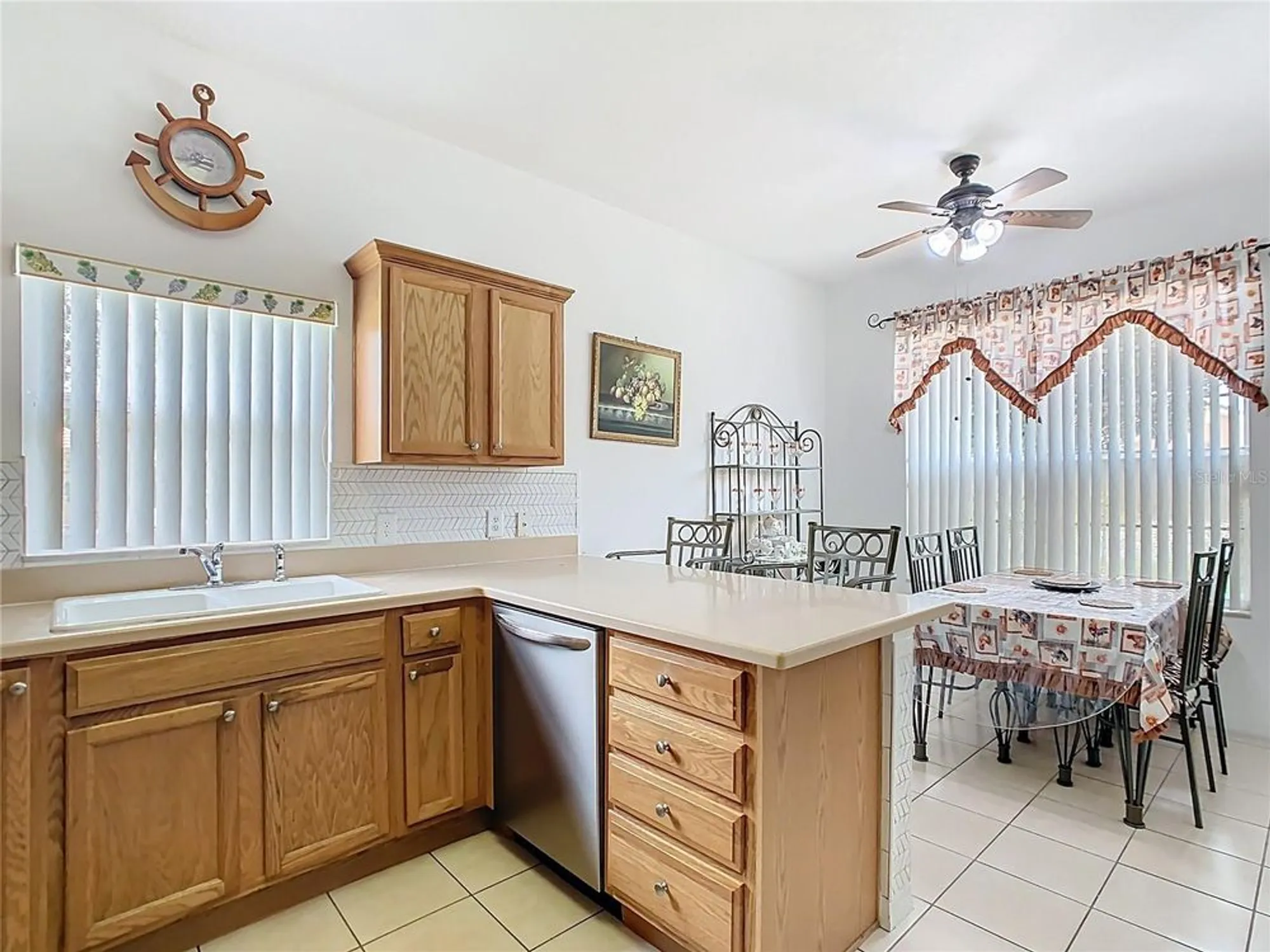Property Slideshow image 10 of 52 | 572 sienna dr, Poinciana, FL, 34759