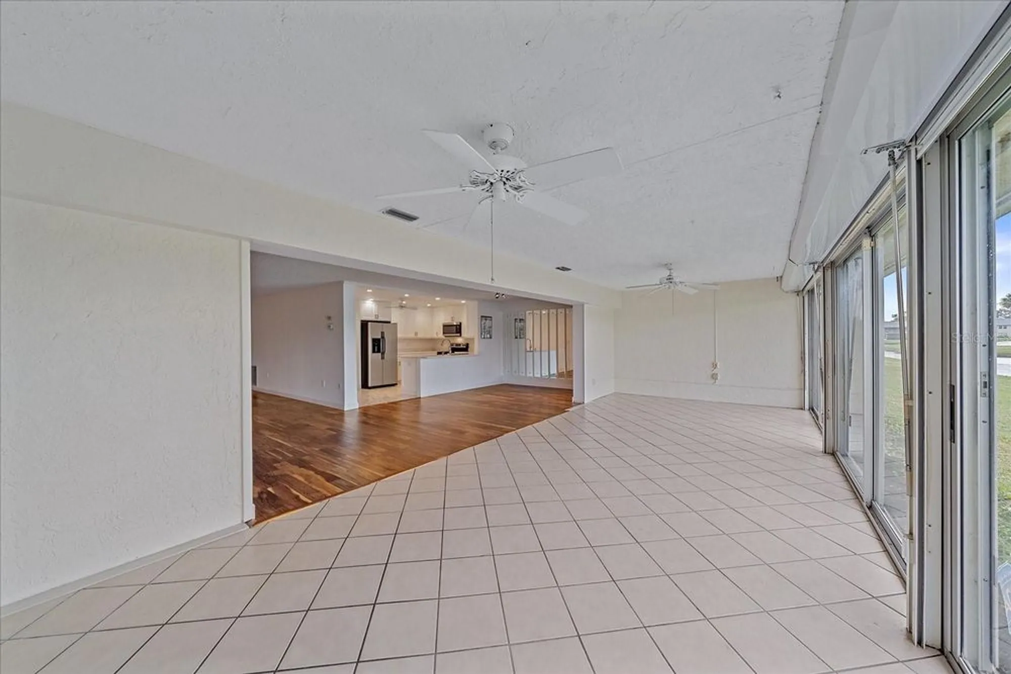 Property Slideshow image 15 of 36 | 7077 w country club dr, Sarasota, FL, 34243