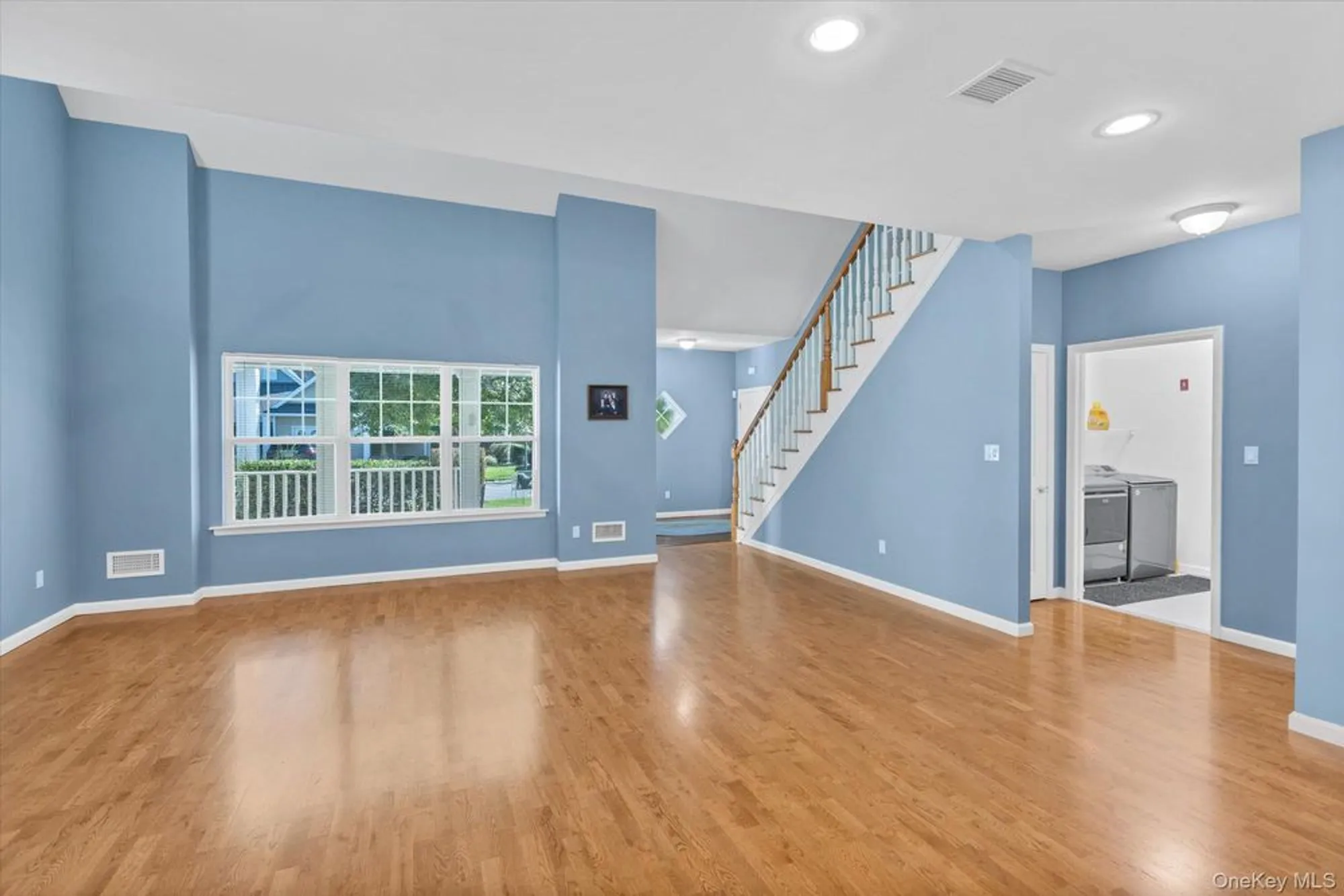 Property Slideshow image 6 of 34 | 67 stoneleigh dr, Riverhead, NY, 11901