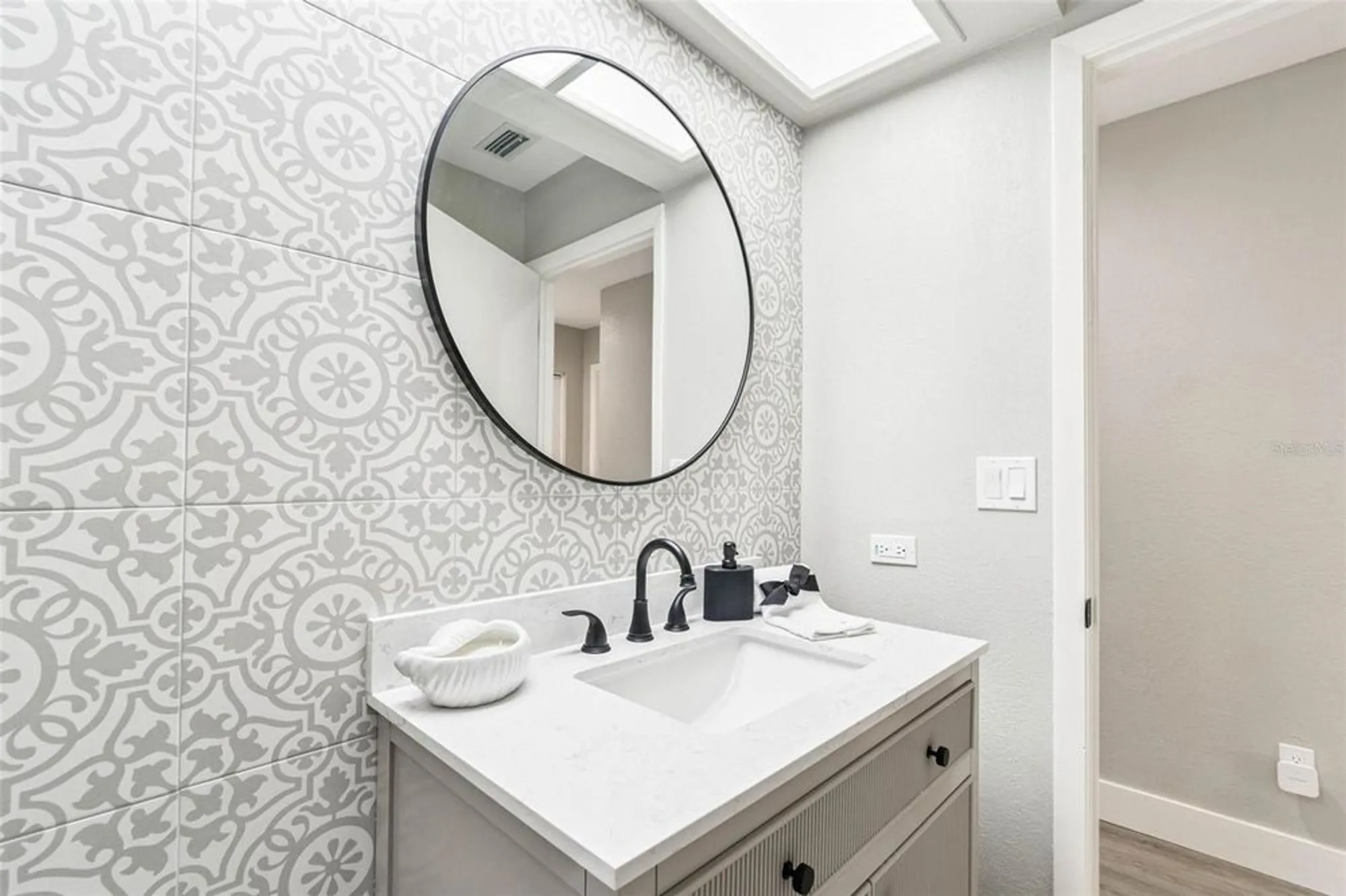 Property Slideshow image 31 of 70 | 3116 brunswick cir, Palm Harbor, FL, 34684