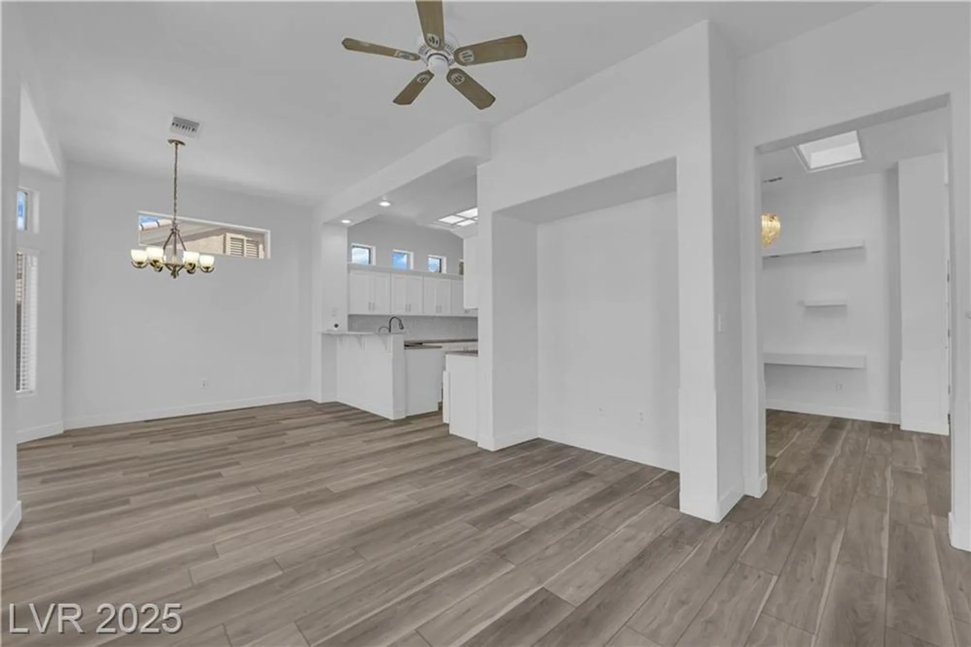 Property Slideshow image 13 of 35 | 10144 hunter springs dr, Las Vegas, NV, 89134