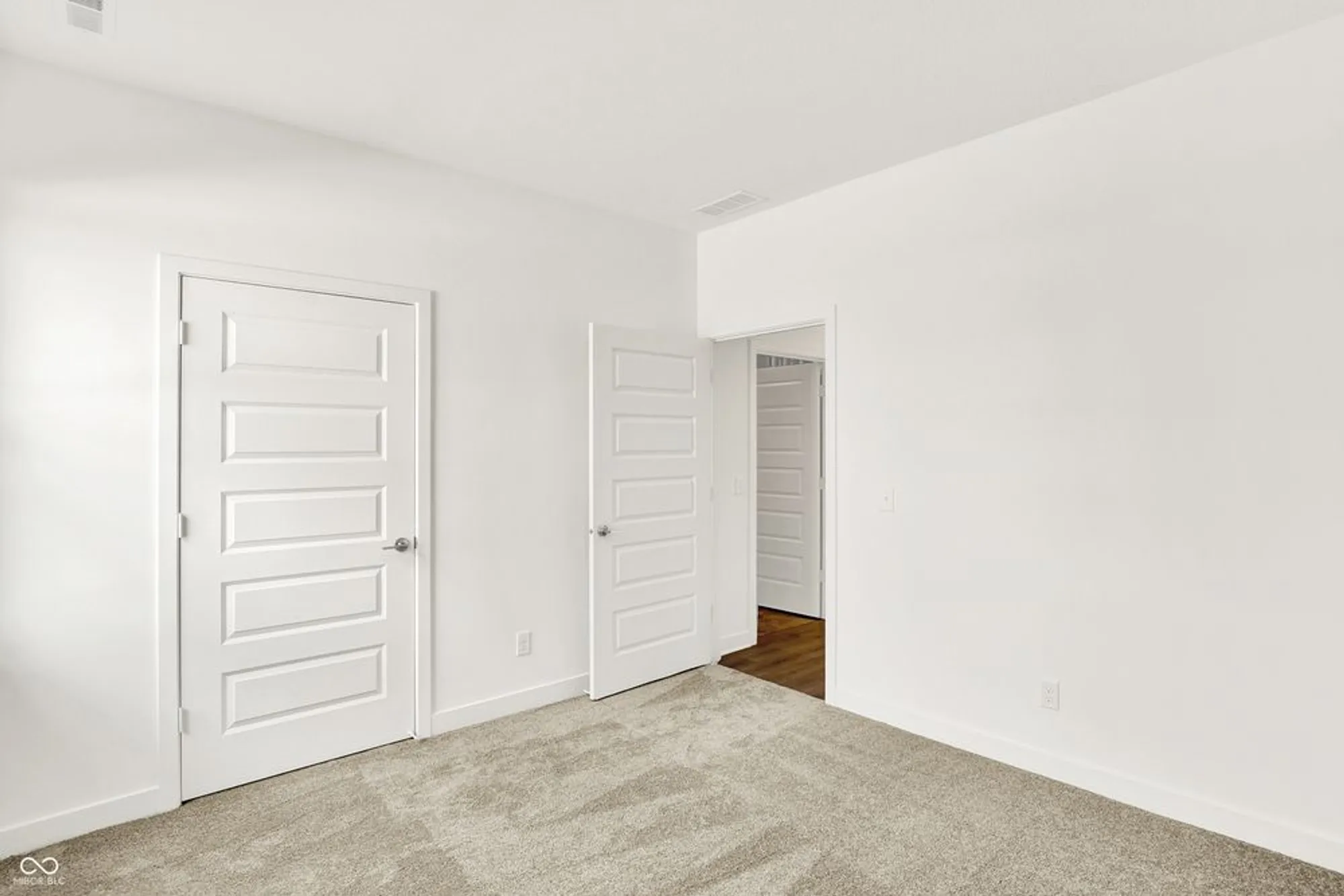 Property Slideshow image 35 of 44 | 5363 foxley park ln, Avon, IN, 46123