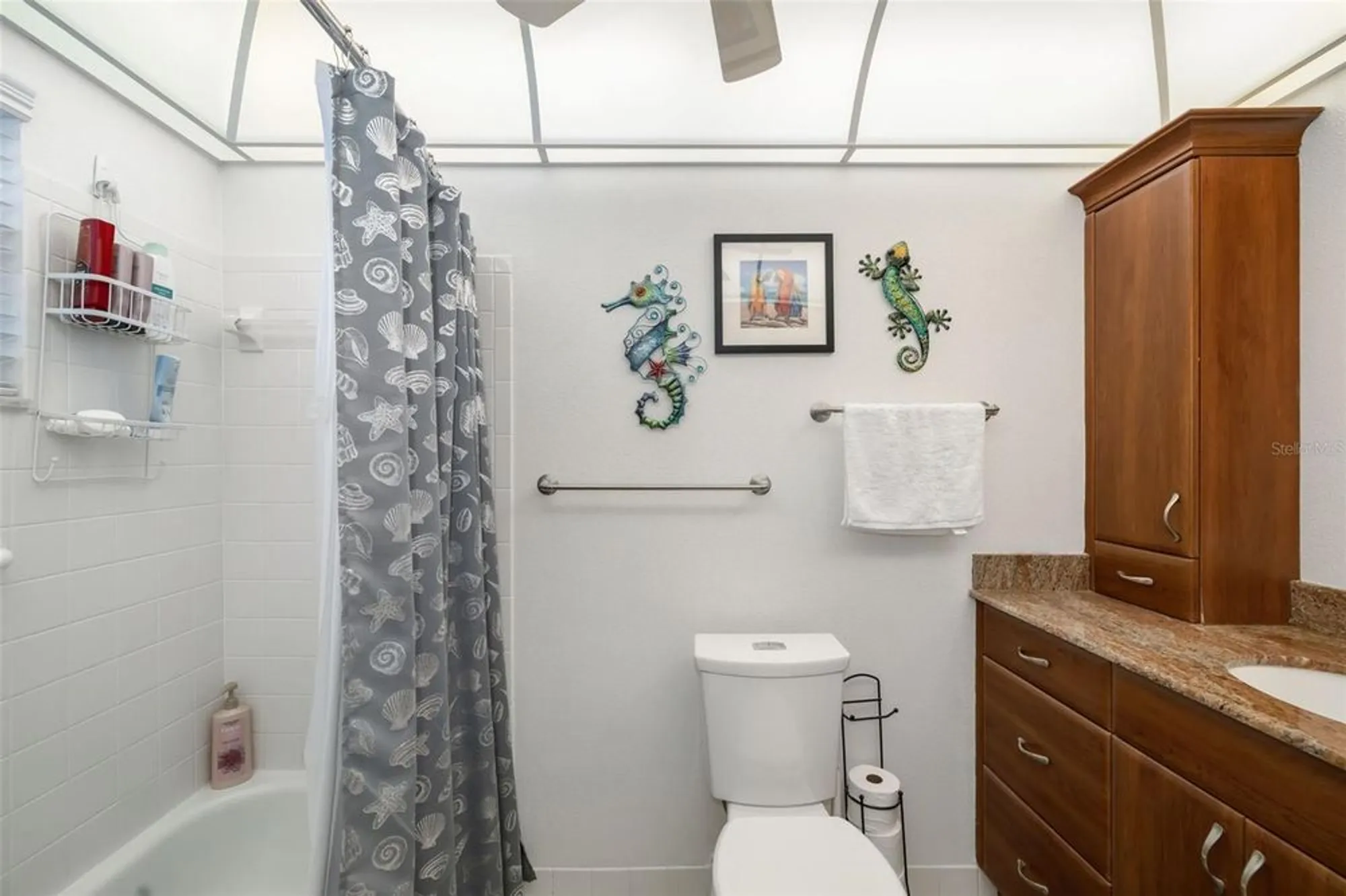 Property Slideshow image 18 of 32 | 202 47th avenue dr 334, Bradenton, FL, 34207