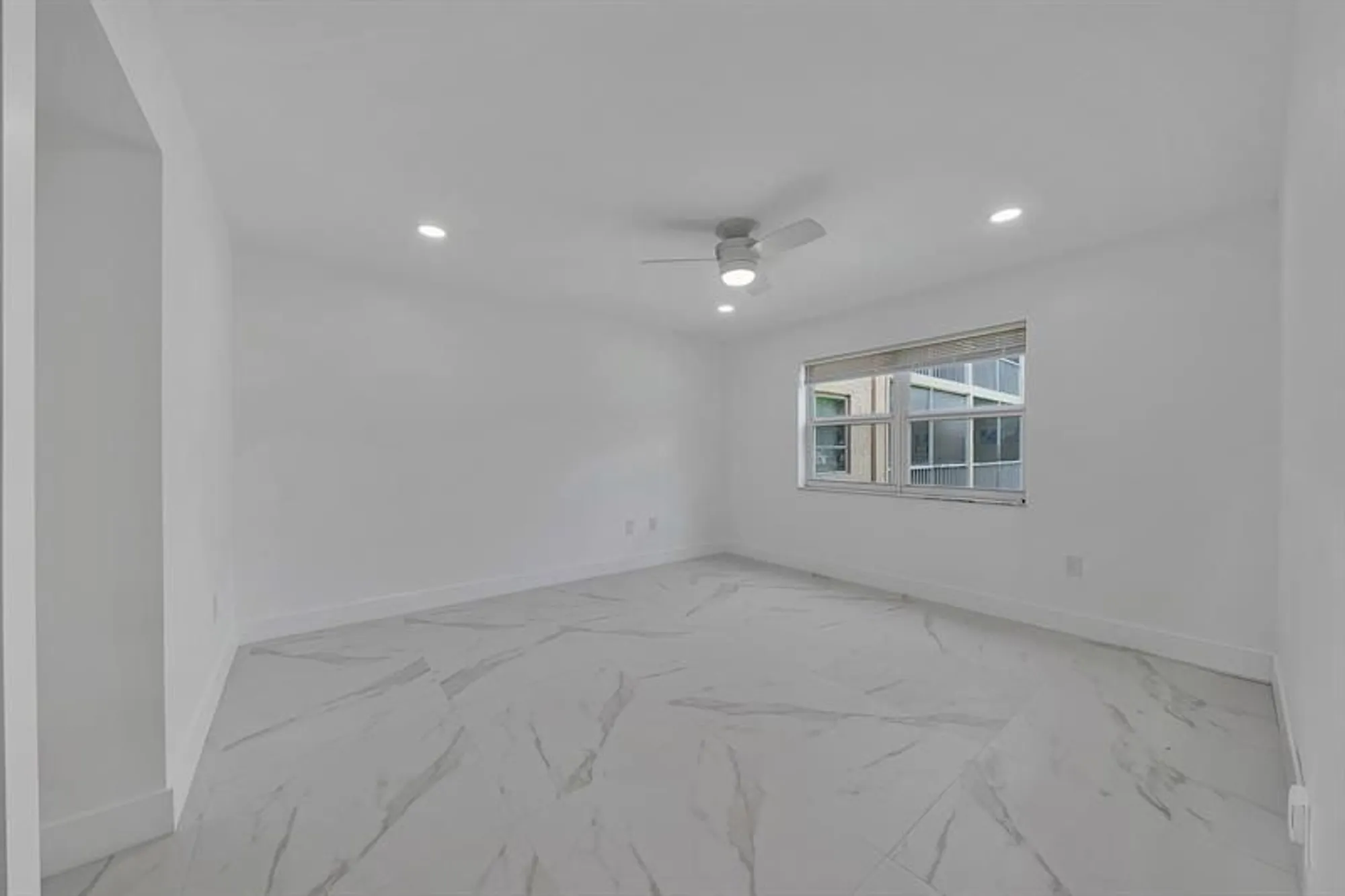 Property Slideshow image 14 of 31 | 9818 marina blvd apt 1225, Boca Raton, FL, 33428