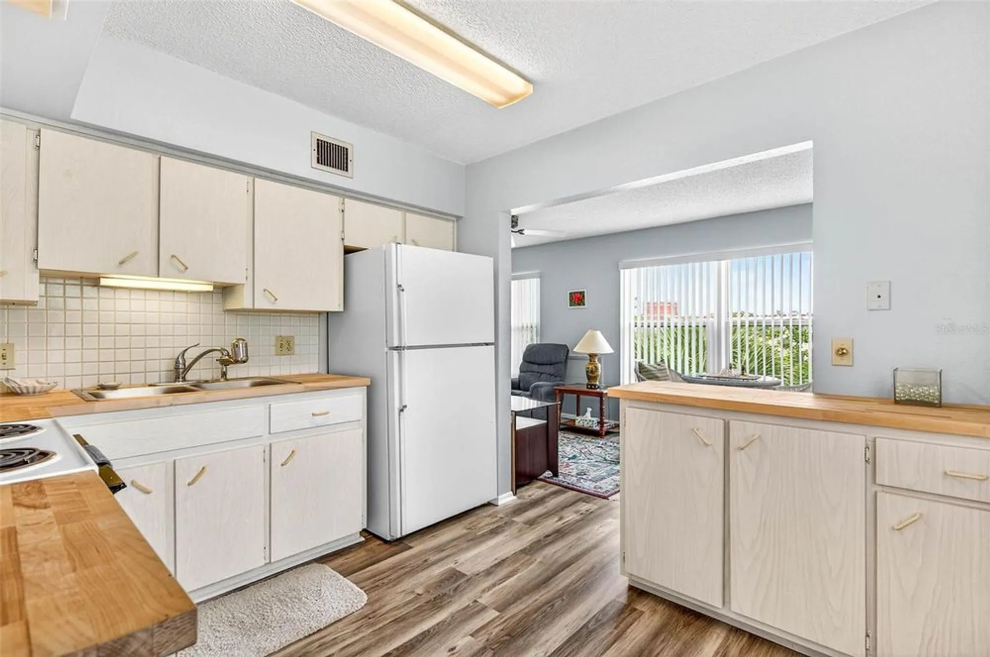 Property Slideshow image 16 of 32 | 2370 jamaican st 84, Clearwater, FL, 33763