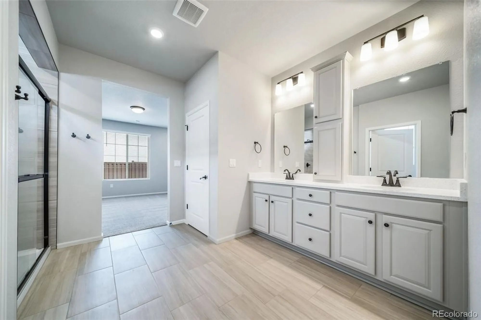 Property Slideshow image 12 of 16 | 21905 e 51st dr, Aurora, CO, 80019