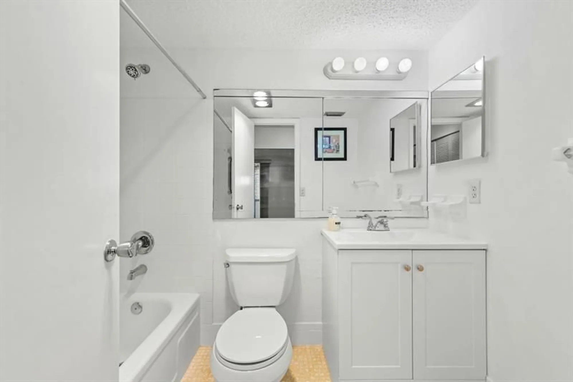 Property Slideshow image 14 of 32 | 7360 nw 1st st apt 205, Margate, FL, 33063