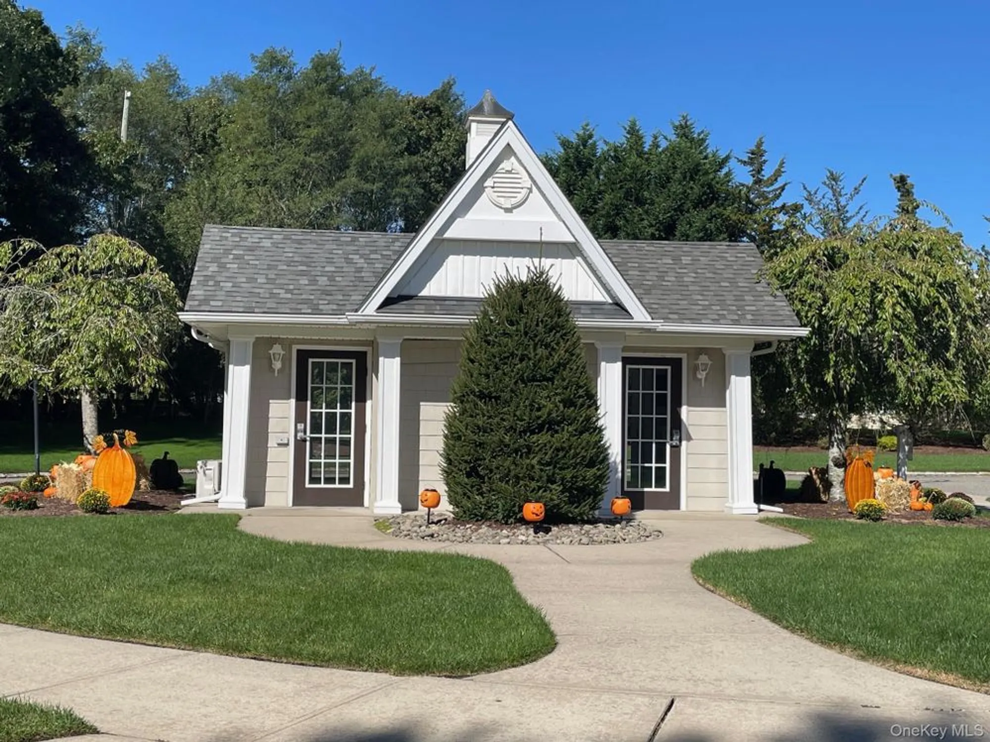 Property Slideshow image 25 of 34 | 67 stoneleigh dr, Riverhead, NY, 11901