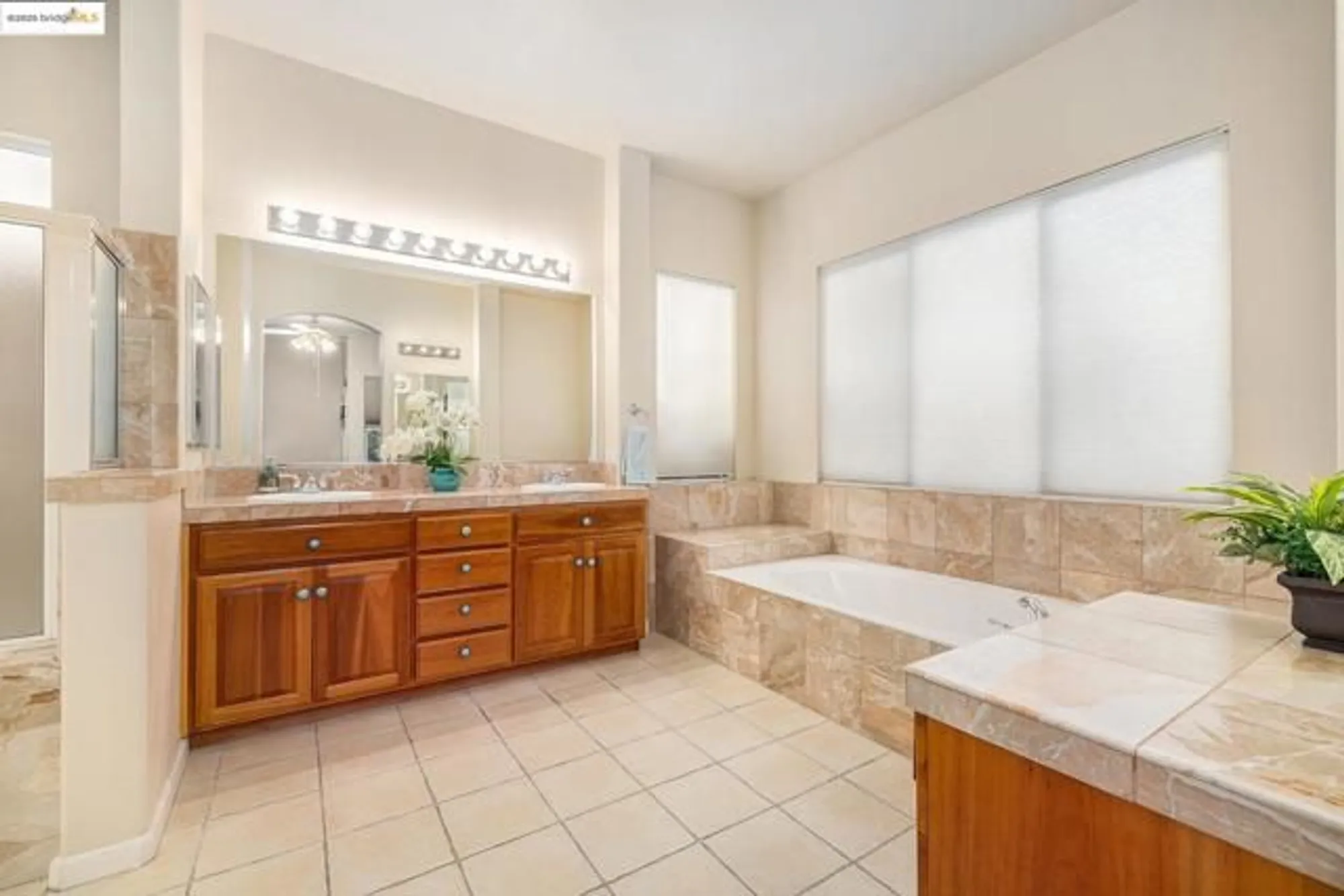 Property Slideshow image 23 of 45 | 729 richardson dr, Brentwood, CA, 94513