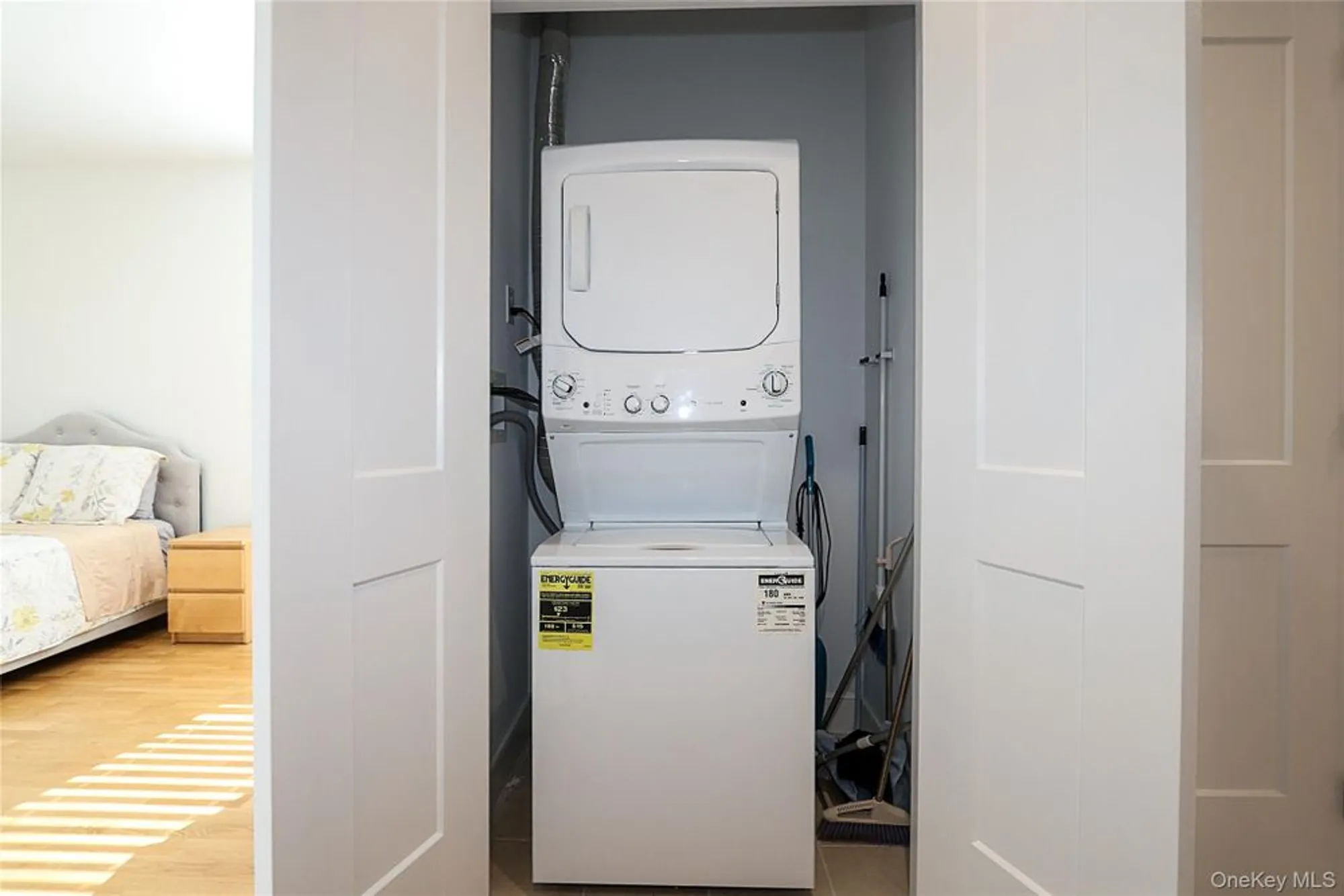 Property Slideshow image 24 of 29 | 209 breton way, Glen Cove, NY, 11542