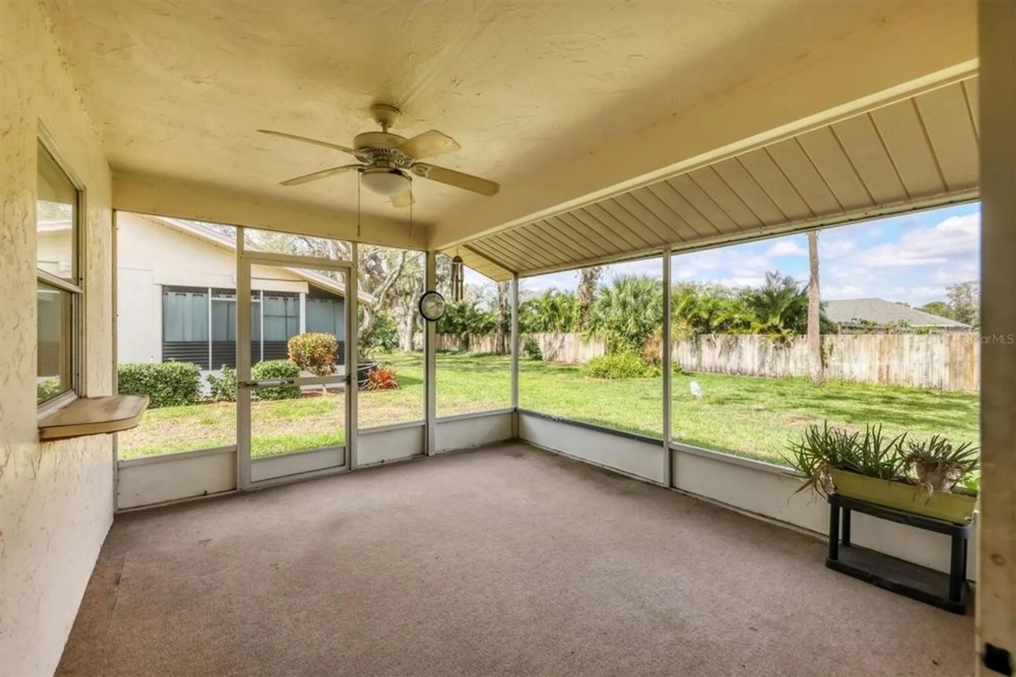 Property Slideshow image 22 of 27 | 4223 oakhurst cir 3025, Sarasota, FL, 34233