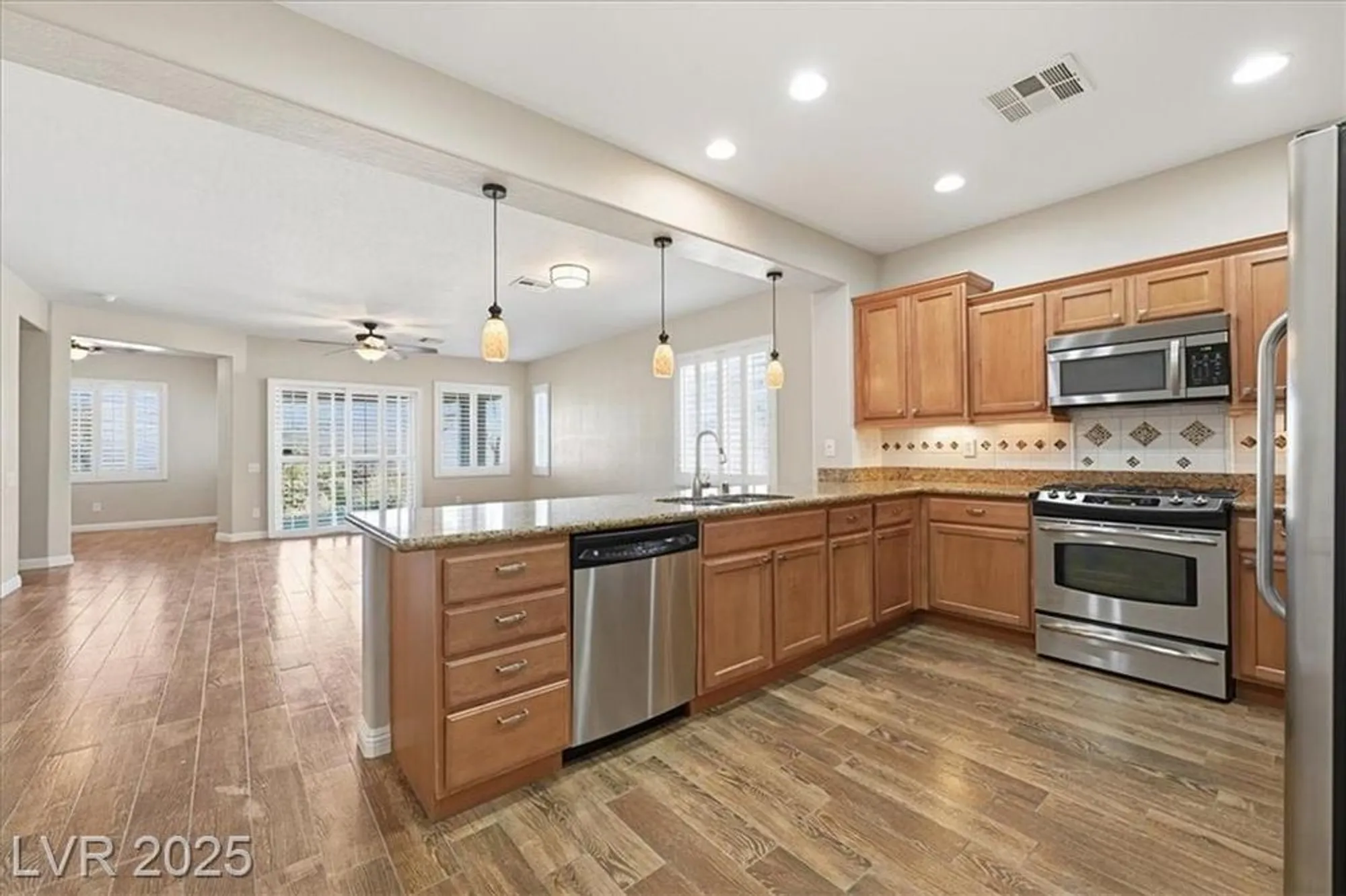 Property Slideshow image 14 of 35 | 2429 sun grazer st, Henderson, NV, 89044