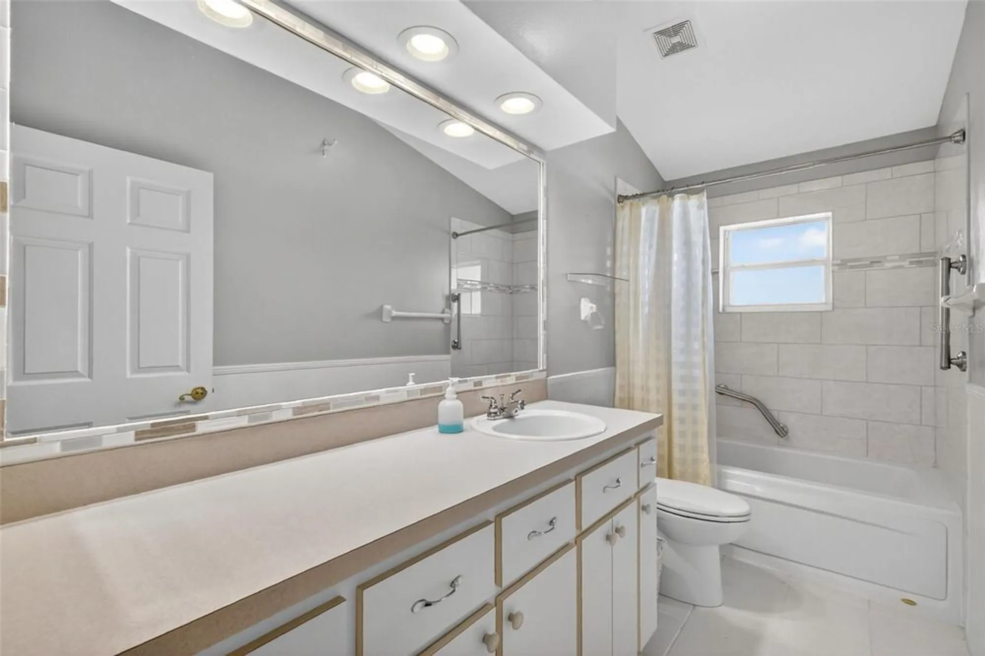 Property Slideshow image 32 of 69 | 21902 king henry ave, Leesburg, FL, 34748