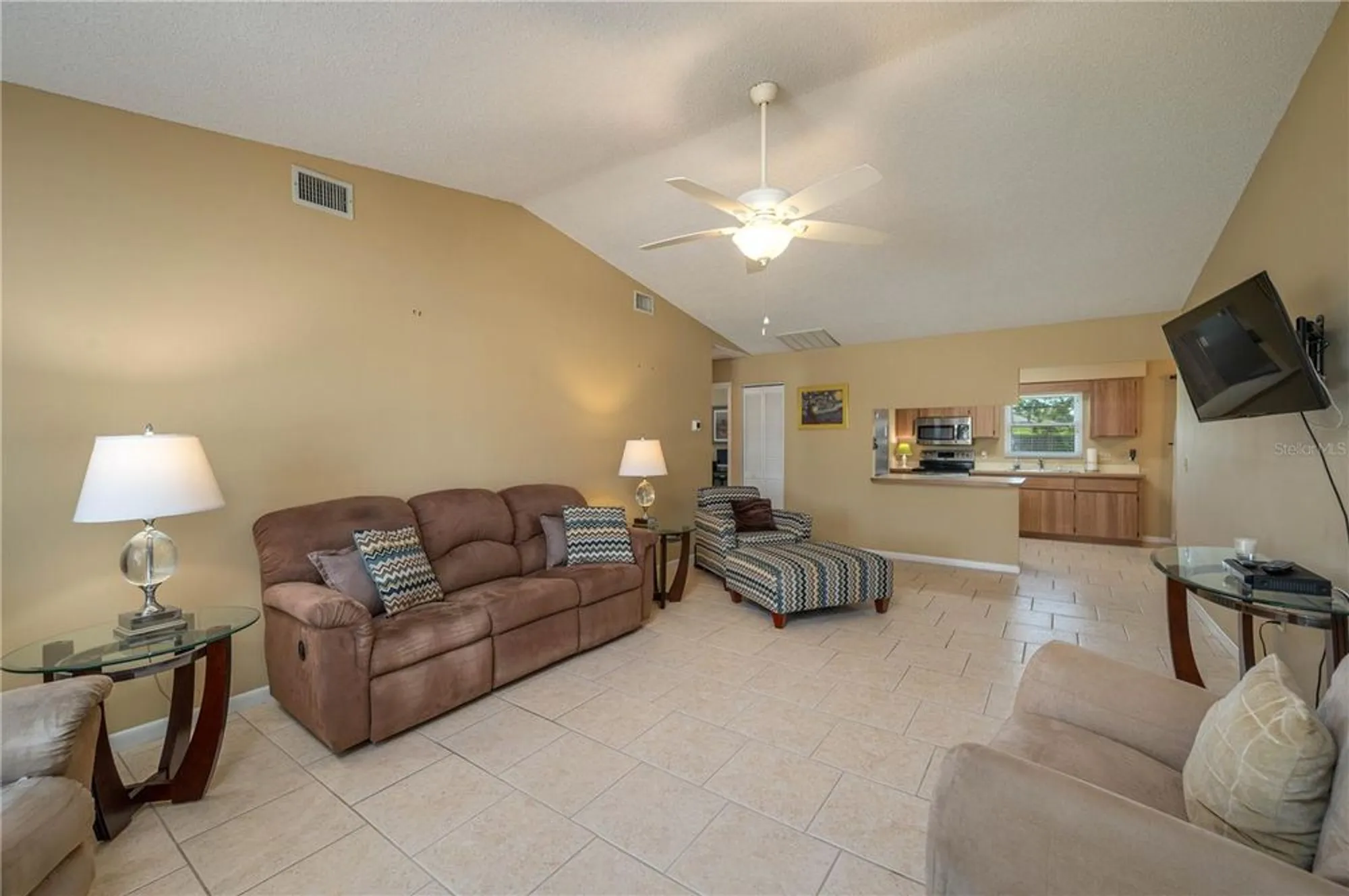 Property Slideshow image 20 of 38 | 3245 prairie dunes cir, Lakeland, FL, 33810