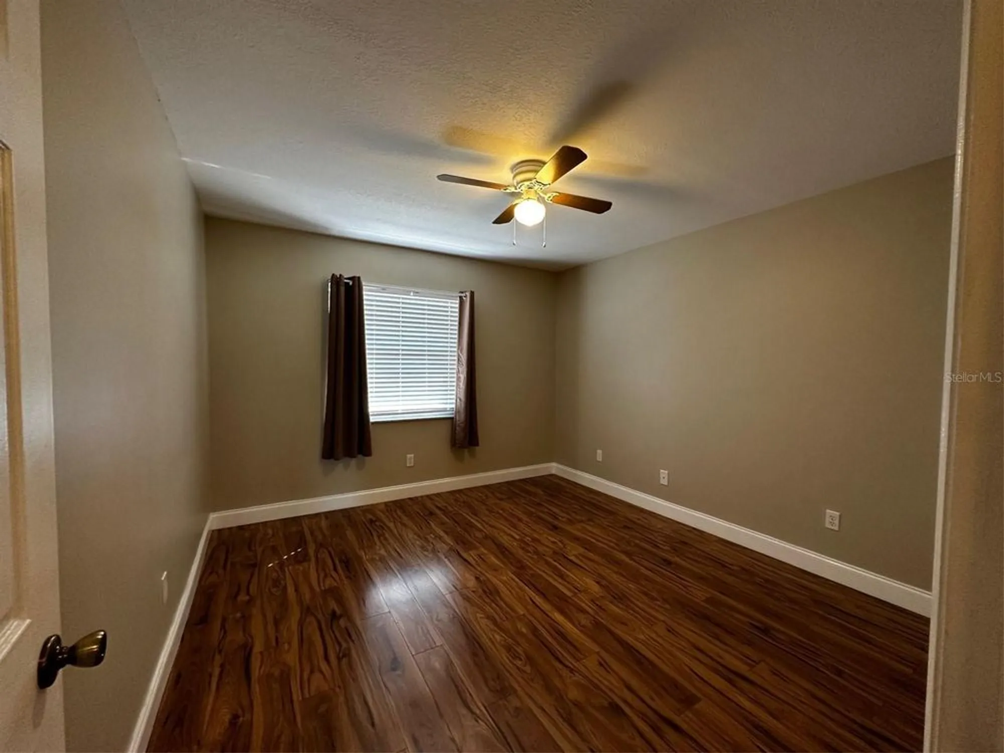 Property Slideshow image 7 of 12 | 405 gladstone pl, Sun City Center, FL, 33573