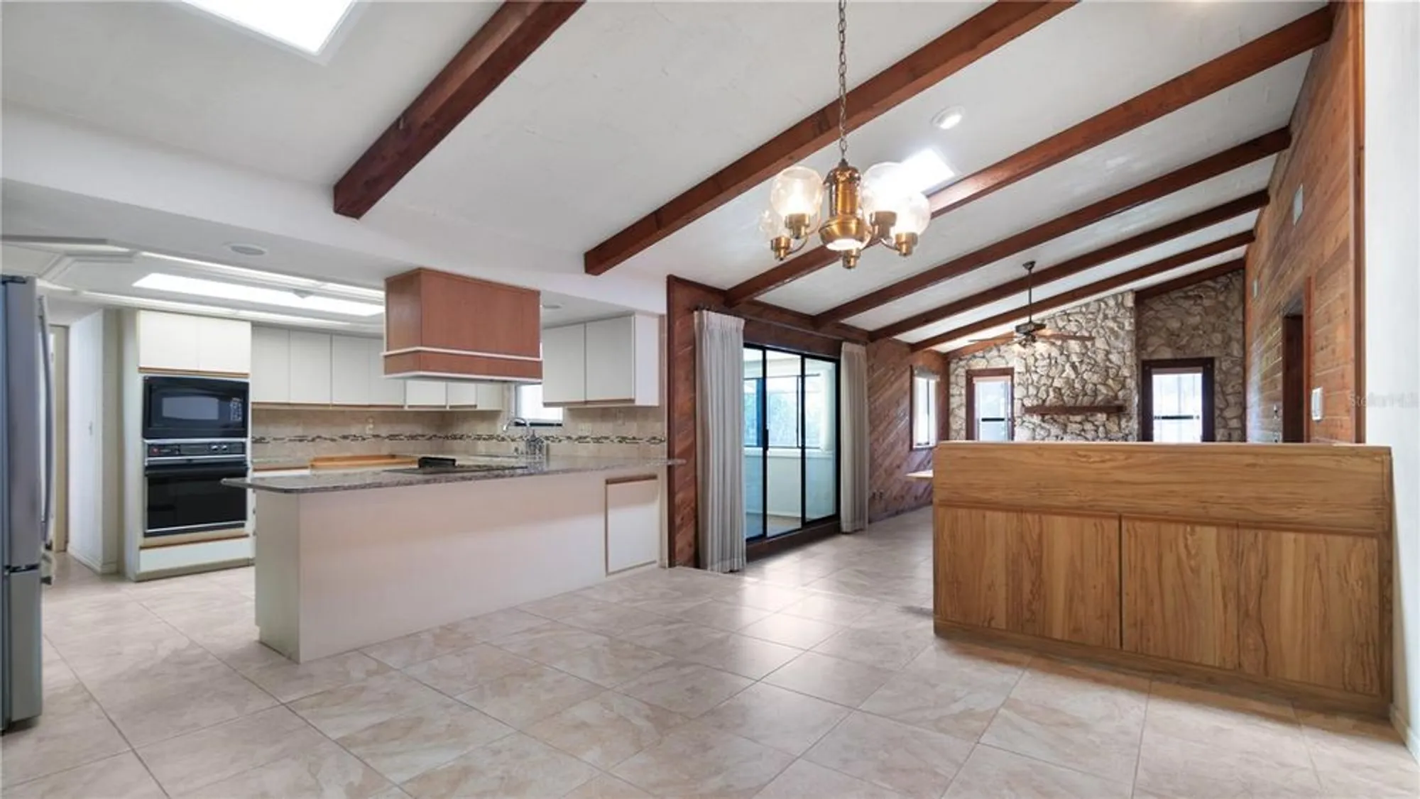 Property Slideshow image 14 of 50 | 965 pelican bay dr, Daytona Beach, FL, 32119