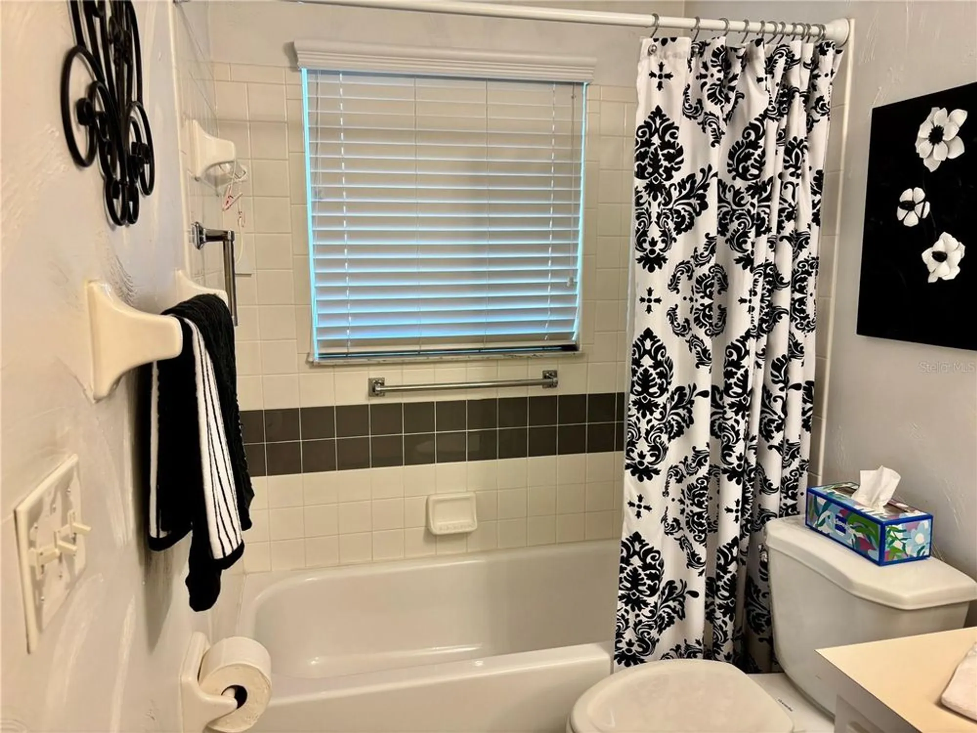 Property Slideshow image 28 of 35 | 2002 e del webb blvd, Sun City Center, FL, 33573