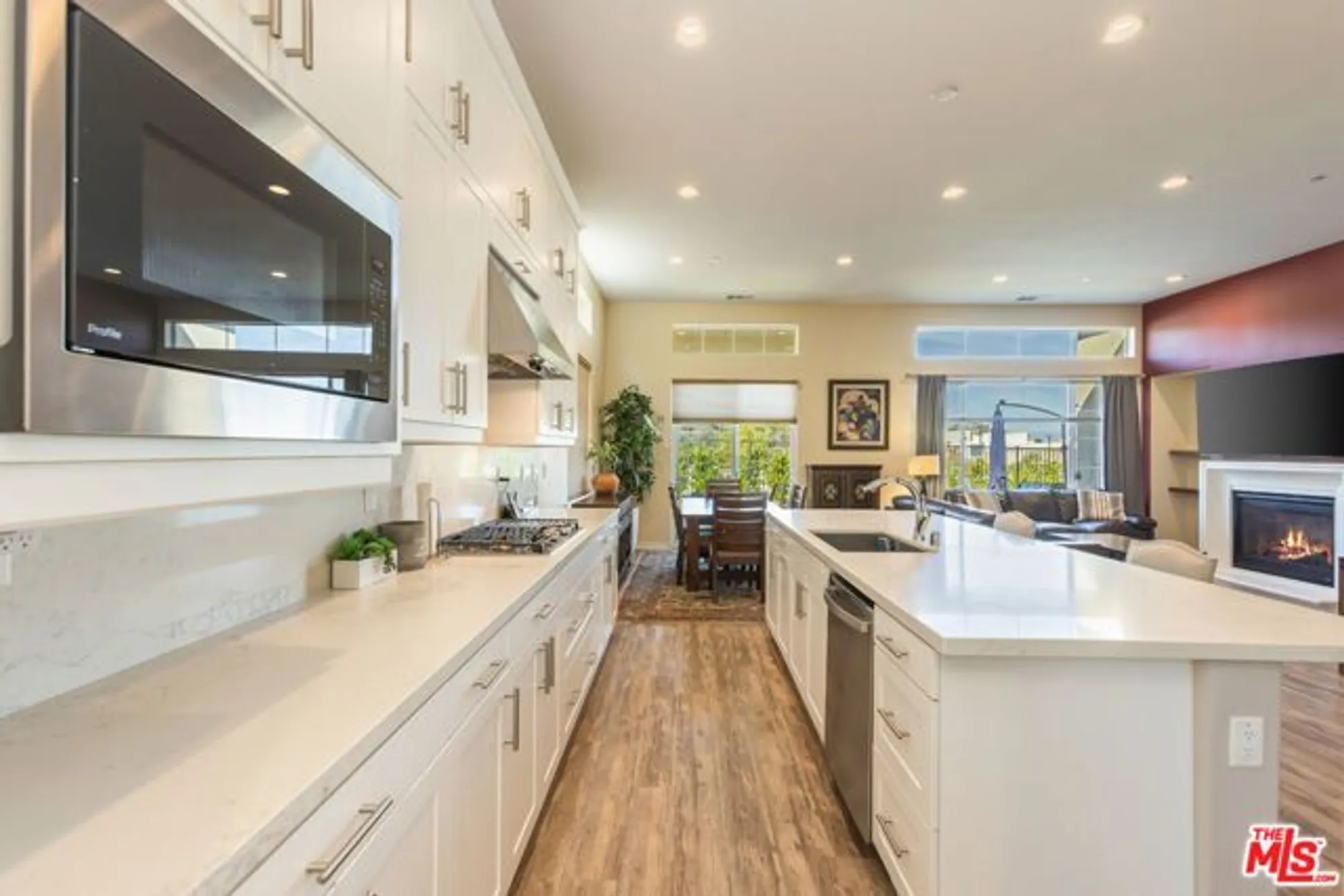 Property Slideshow image 6 of 33 | 25105 citron ln, Canyon Country, CA, 91387