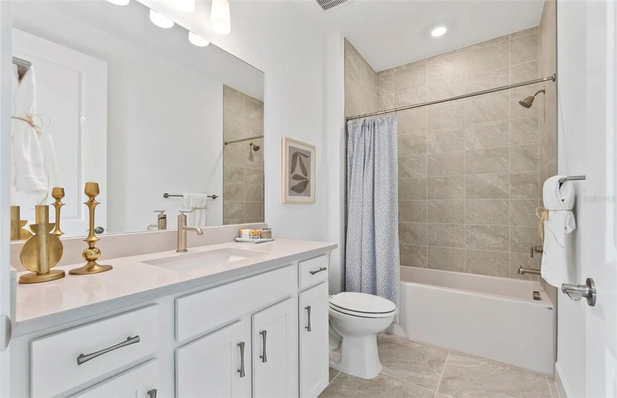 Property Slideshow image 16 of 23 | 18921 indian rock pl, Lakewood Ranch, FL, 34211