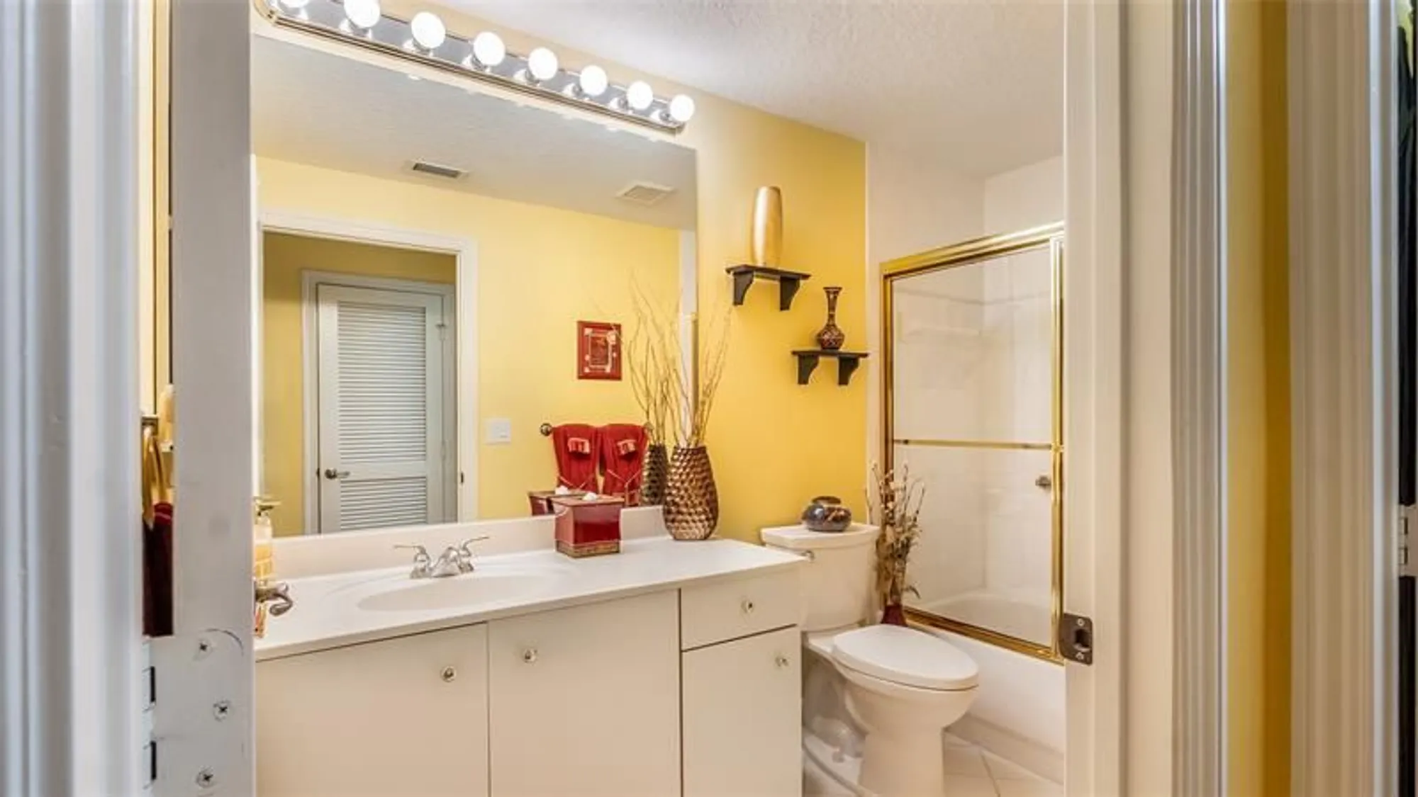 Property Slideshow image 32 of 35 | 7727 southampton ter 410, Tamarac, FL, 33321