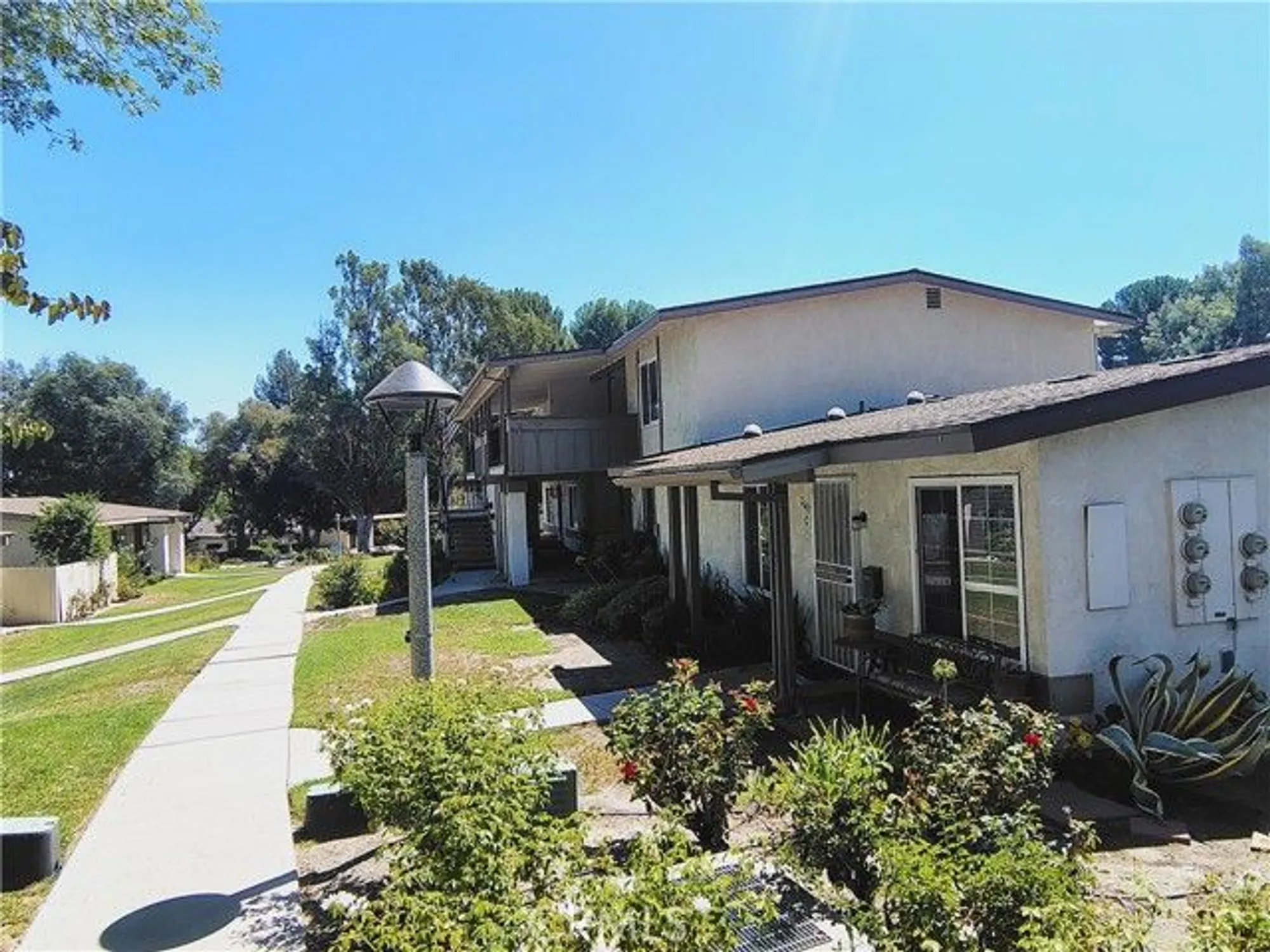 Property Slideshow image 17 of 35 | 26373 oak highland dr e, Newhall, CA, 91321