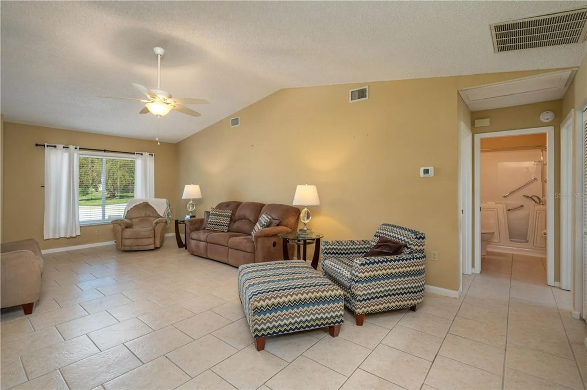 Property Slideshow image 21 of 38 | 3245 prairie dunes cir, Lakeland, FL, 33810