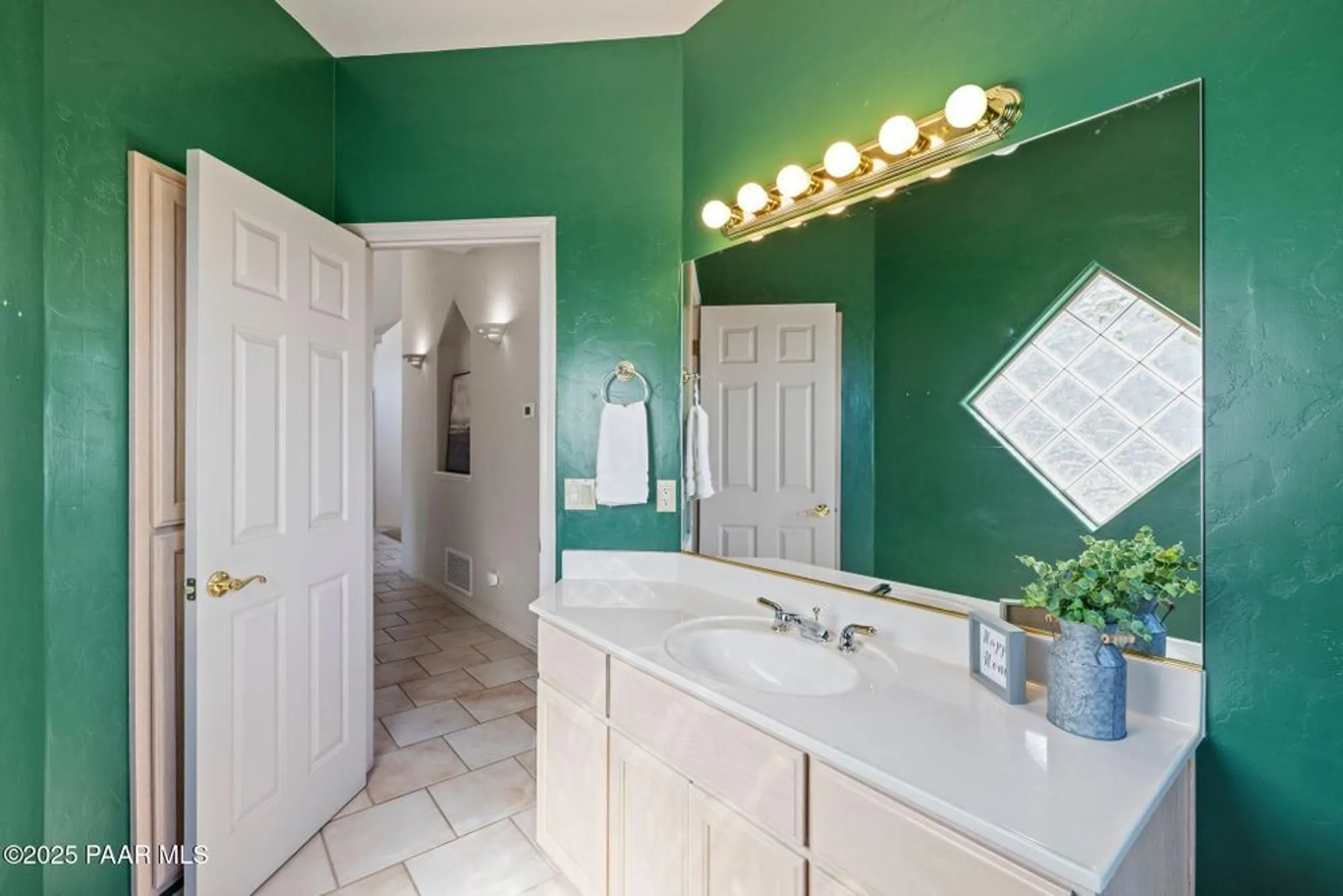 Property Slideshow image 14 of 46 | 1014 yavapai hills dr, Prescott, AZ, 86301