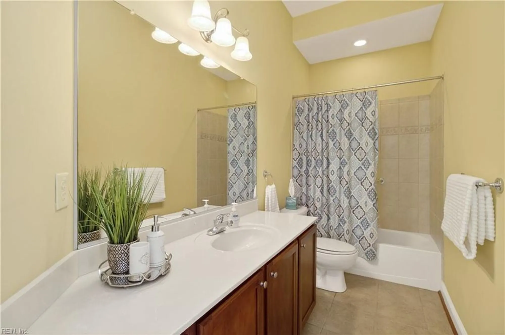 Property Slideshow image 23 of 35 | 1425 blairwood ln, Chesapeake, VA, 23320