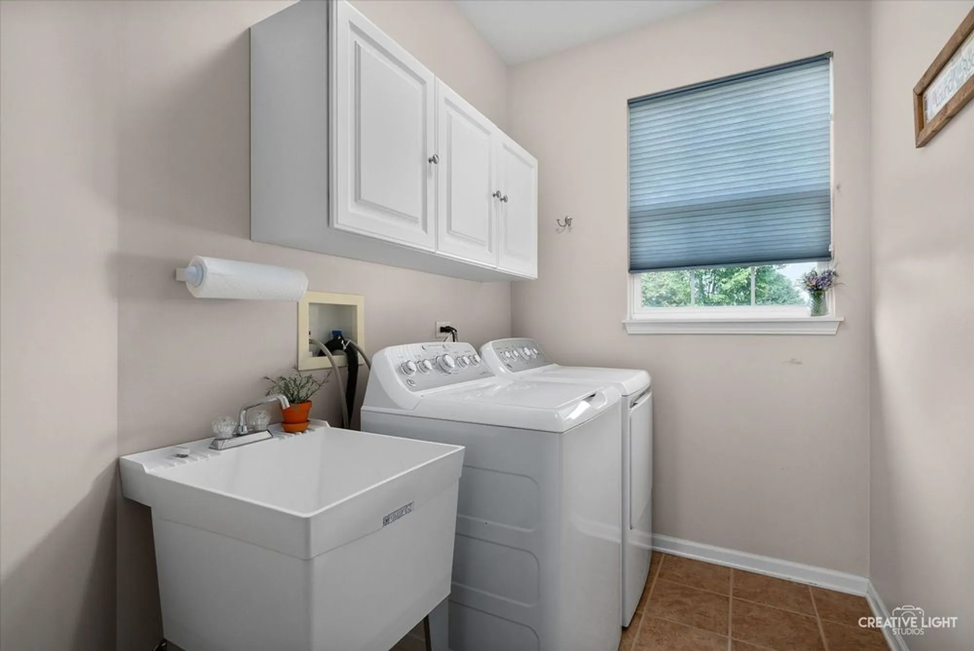 Property Slideshow image 18 of 29 | 2924 raleigh ct, Naperville, IL, 60564