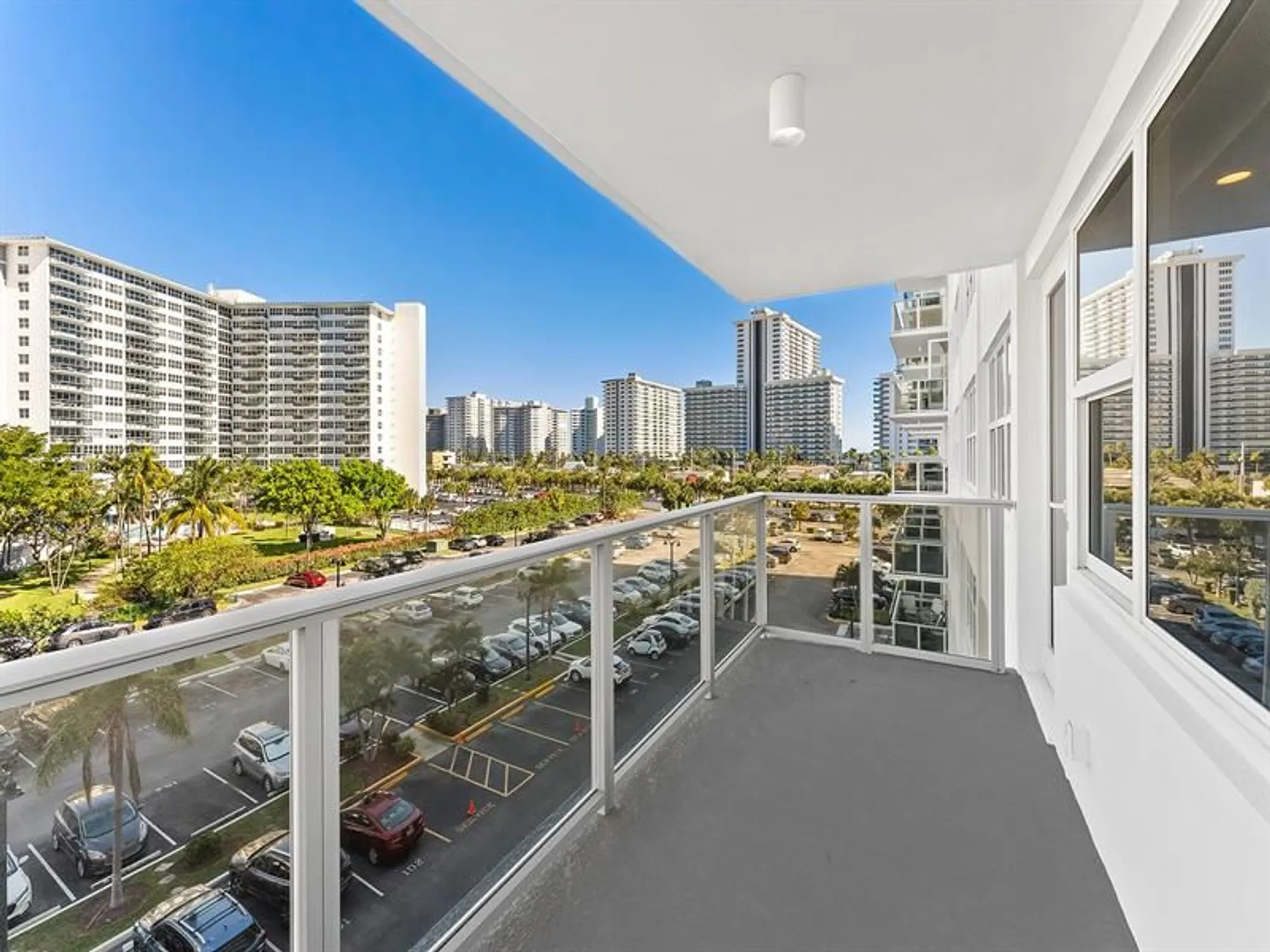 Property Slideshow image 10 of 20 | 3333 ne 34th st 504, Fort Lauderdale, FL, 33308