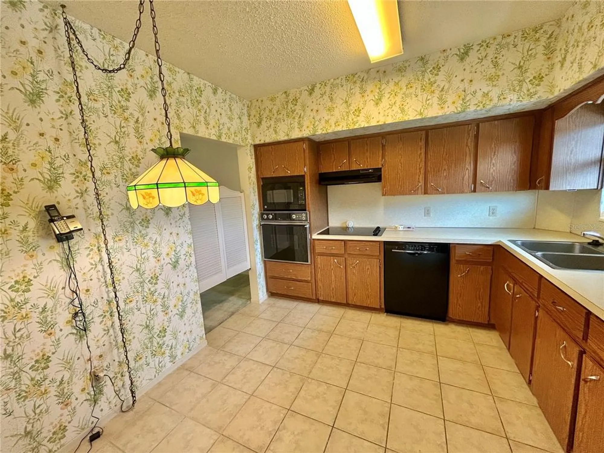 Property Slideshow image 6 of 57 | 2350 haitian dr 60, Clearwater, FL, 33763
