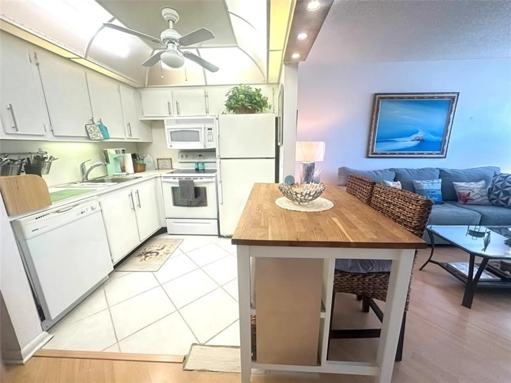 Property Slideshow image 6 of 57 | 2004 harwood c # 2004, Deerfield Beach, FL, 33442