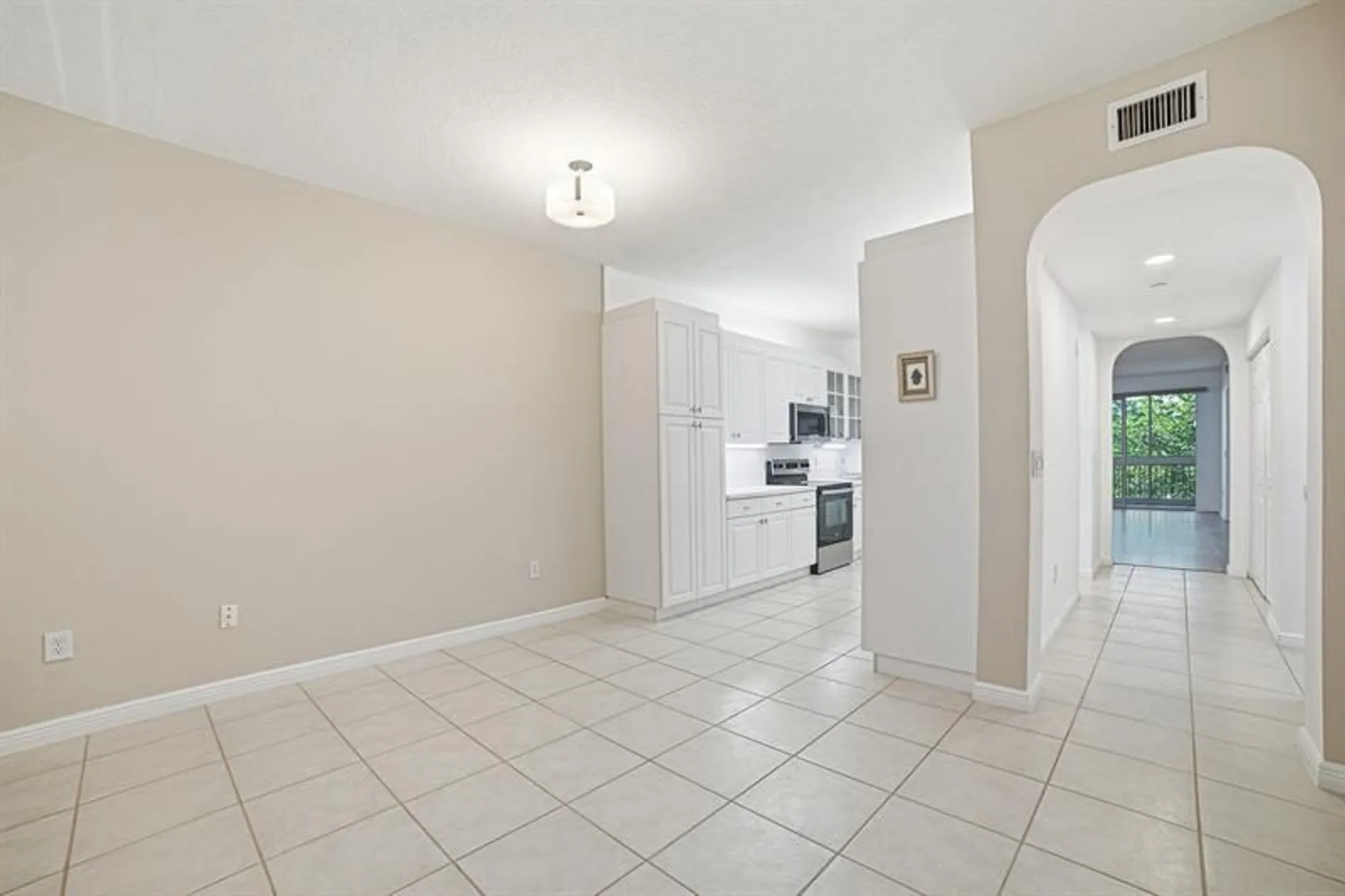 Property Slideshow image 5 of 44 | 7739 southampton ter 411, Tamarac, FL, 33321