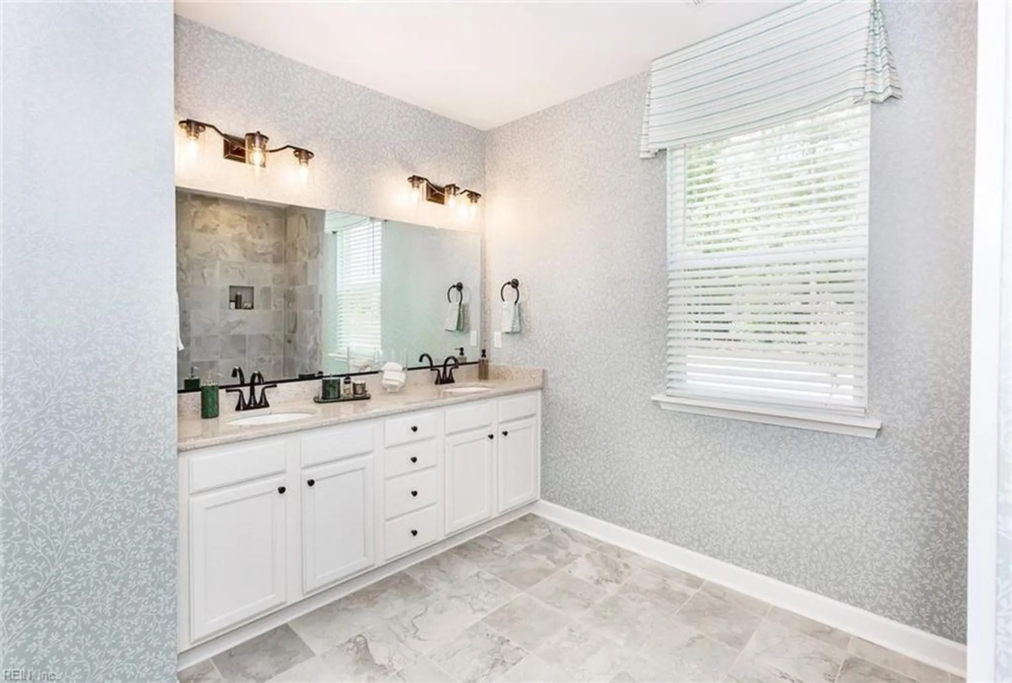 Property Slideshow image 37 of 47 | 2000 venture way b, Suffolk, VA, 23434