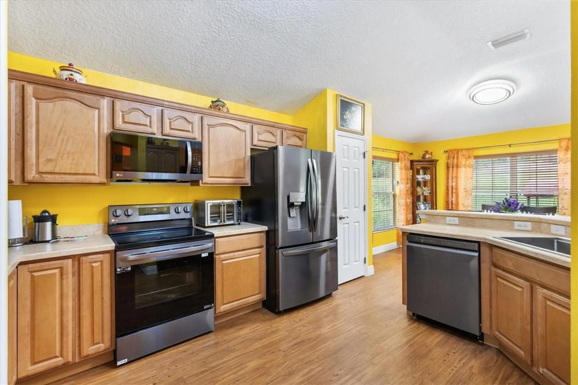 Property Slideshow image 11 of 29 | 39911 bayview dr, Lady Lake, FL, 32159