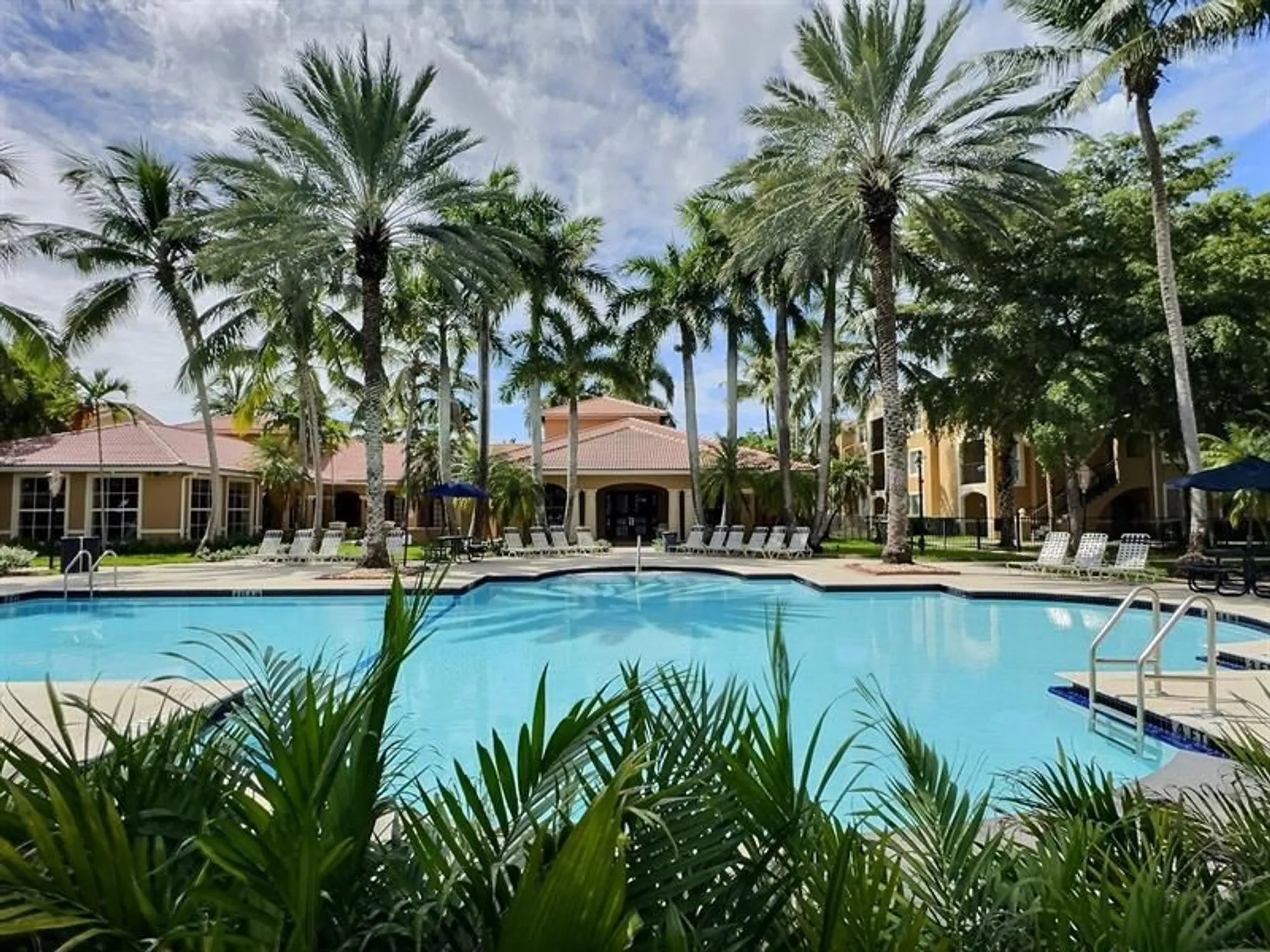 Property Slideshow image 5 of 35 | 7940 n nob hill rd 108, Tamarac, FL, 33321