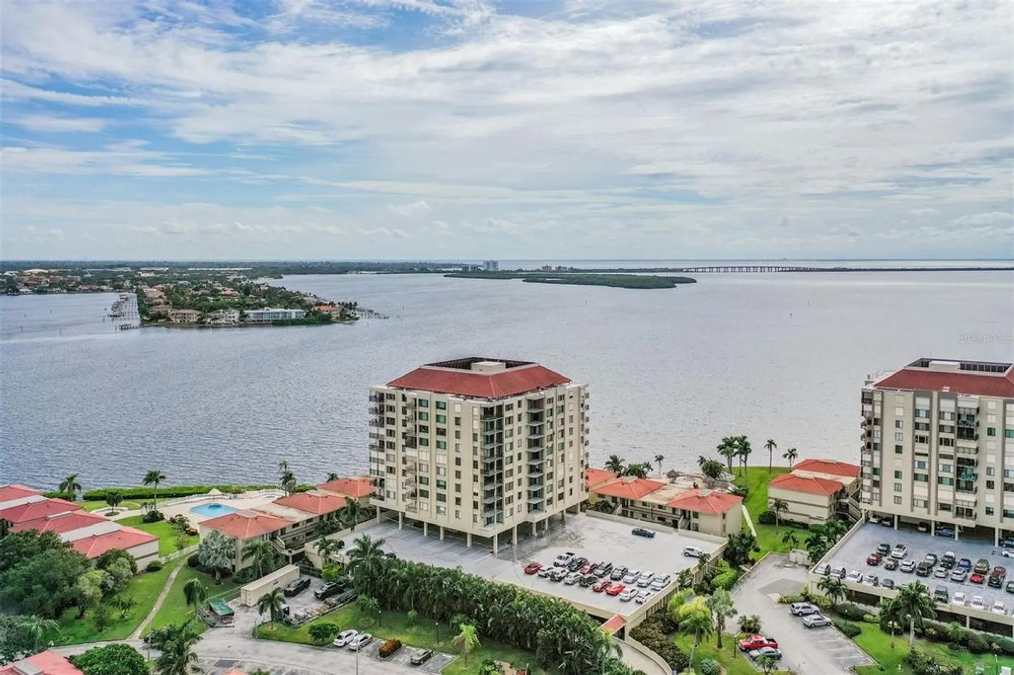 Property Slideshow image 2 of 24 | 6322 palma del mar blvd s apt 1107, Saint Petersburg, FL, 33715