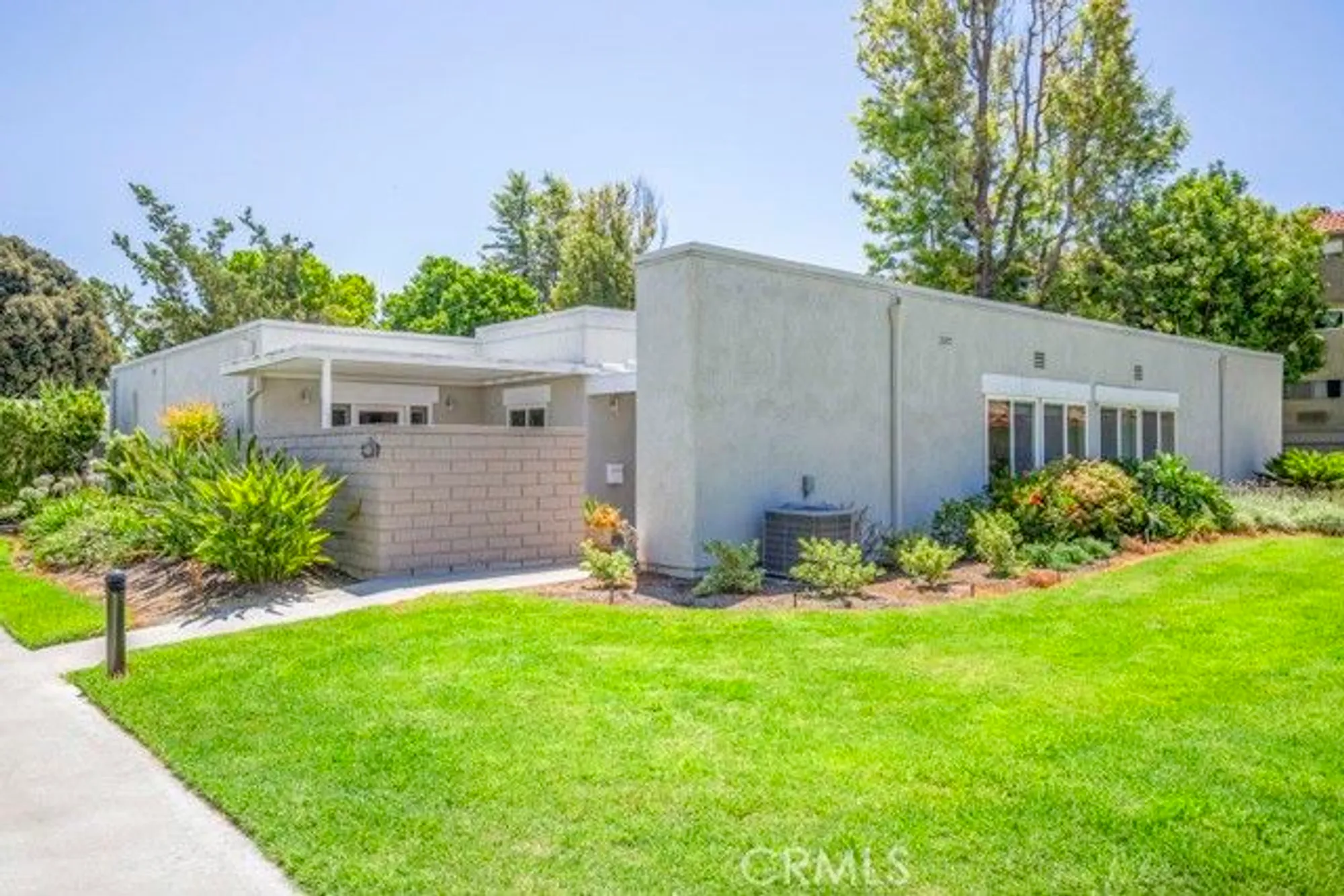 Property Slideshow image 1 of 26 | 2372 via mariposa b, Laguna Woods, CA, 92637