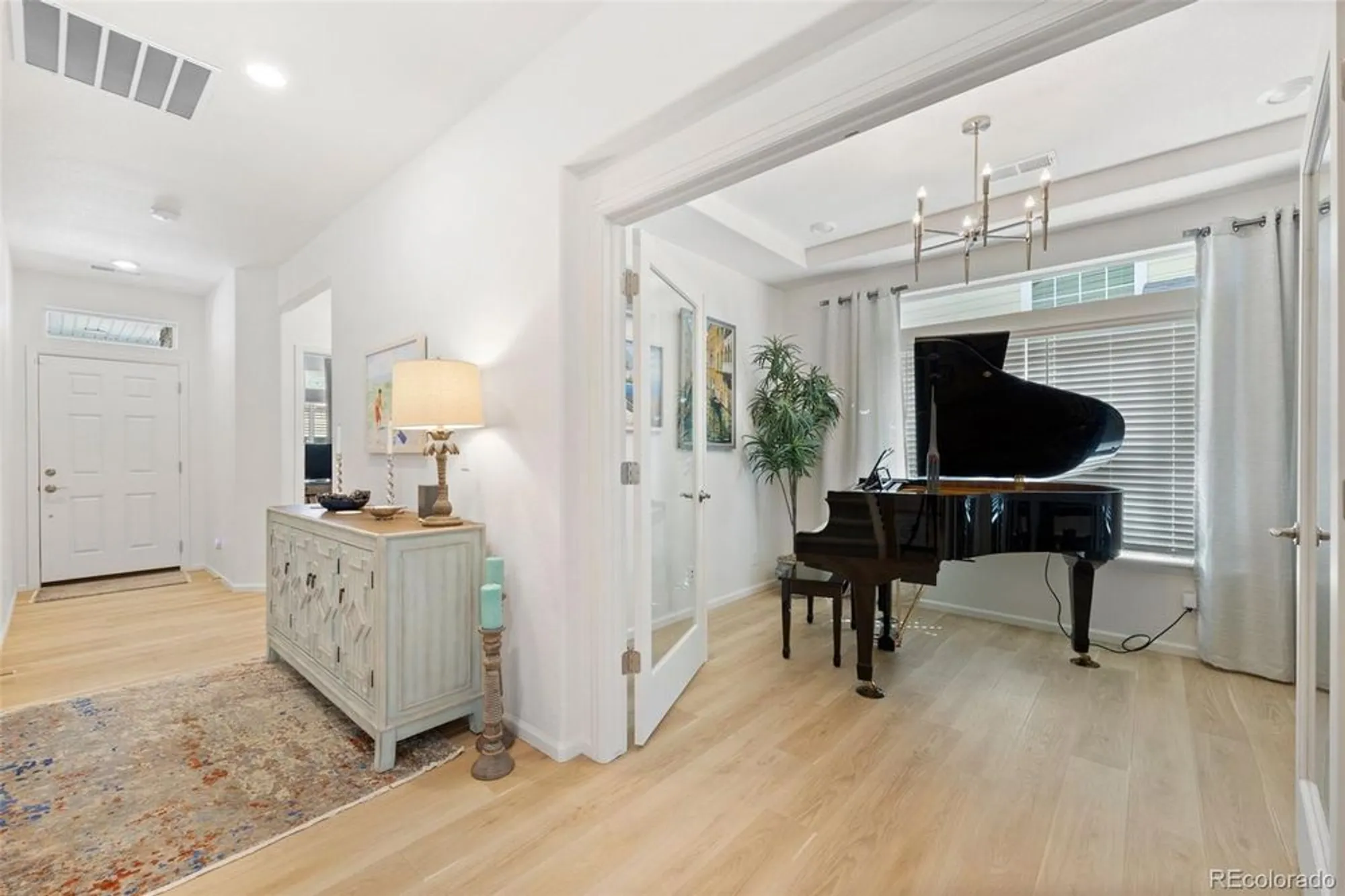 Property Slideshow image 9 of 44 | 5037 n quemoy st, Aurora, CO, 80019