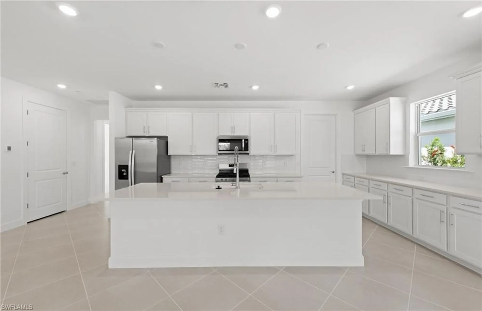 Property Slideshow image 6 of 46 | 17290 willow tree ln, North Fort Myers, FL, 33917