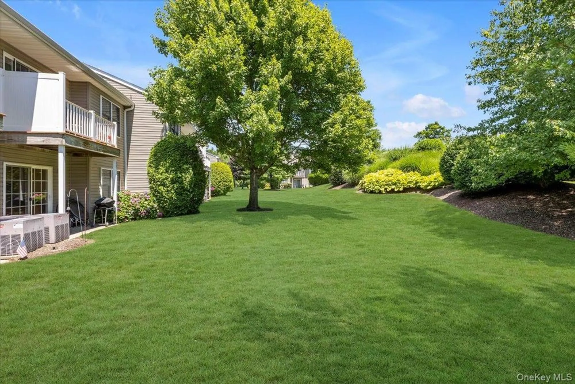 Property Slideshow image 15 of 26 | 911 altessa blvd, Melville, NY, 11747