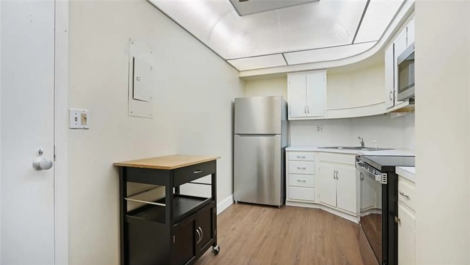Property Slideshow image 8 of 49 | 3333 ne 34th st 109, Fort Lauderdale, FL, 33308
