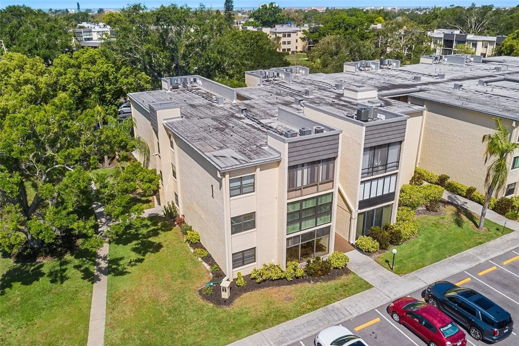 Property Slideshow image 35 of 37 | 14130 rosemary ln 1202, Largo, FL, 33774