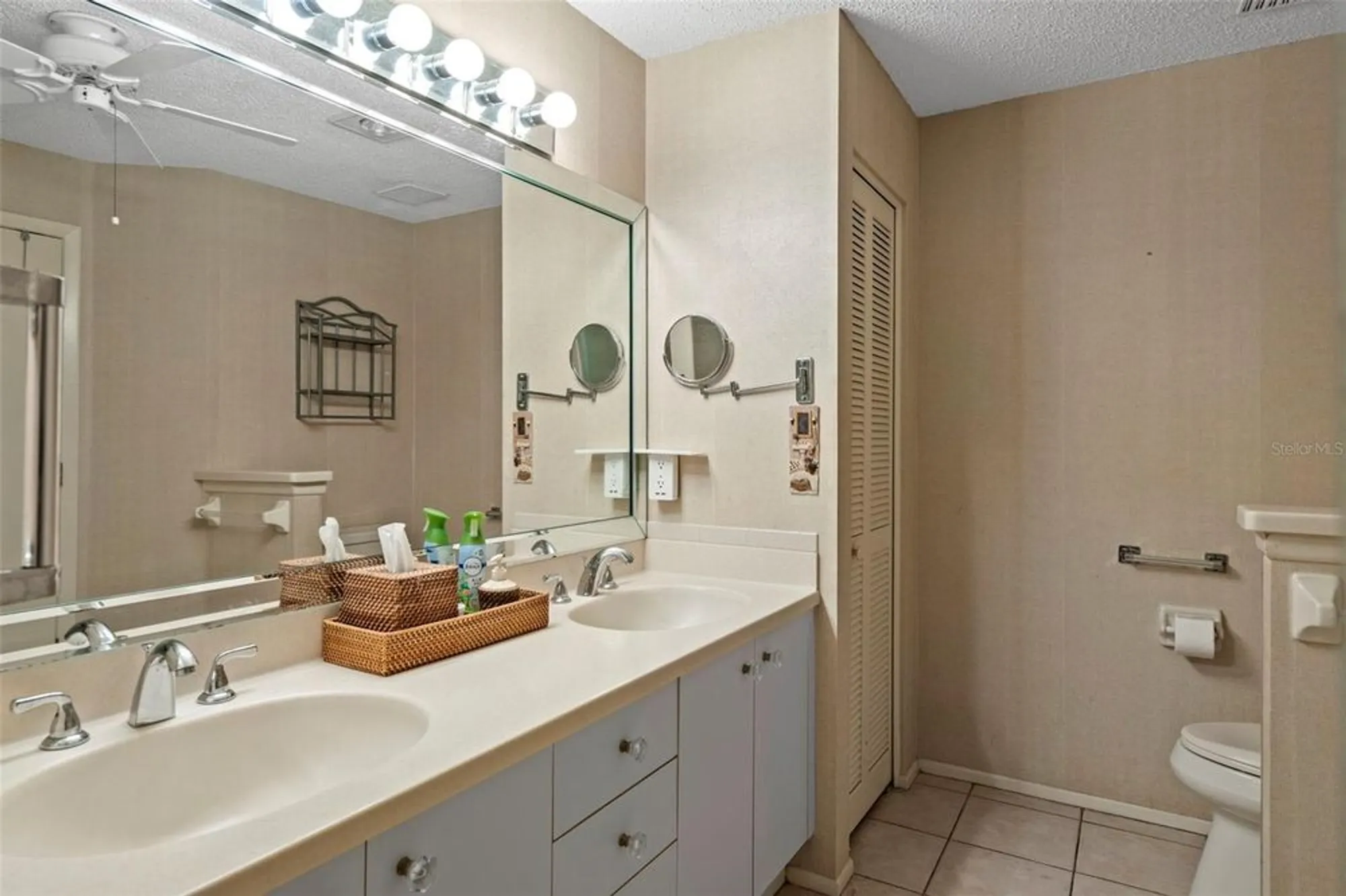 Property Slideshow image 20 of 41 | 2102 springmeadow dr, Spring Hill, FL, 34606