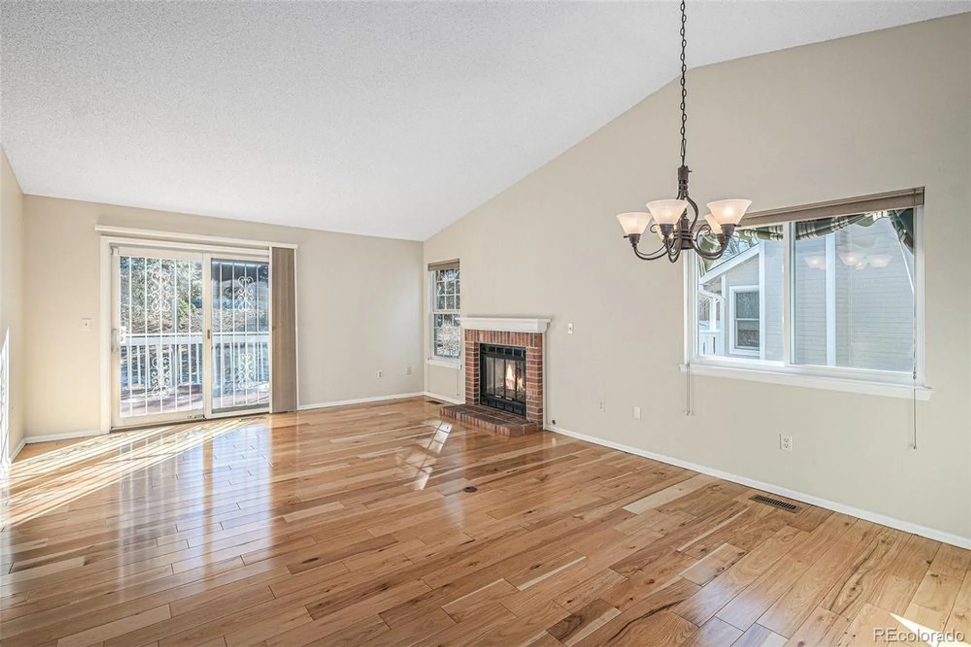 Property Slideshow image 2 of 25 | 16 shetland ct, Highlands Ranch, CO, 80130