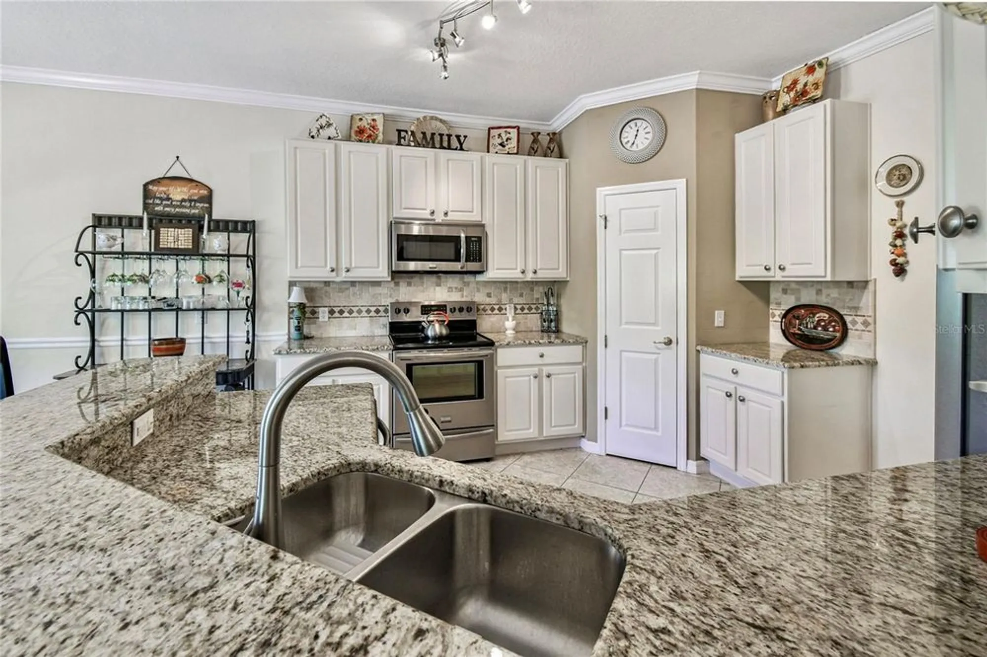 Property Slideshow image 15 of 61 | 536 portofino dr, Poinciana, FL, 34759
