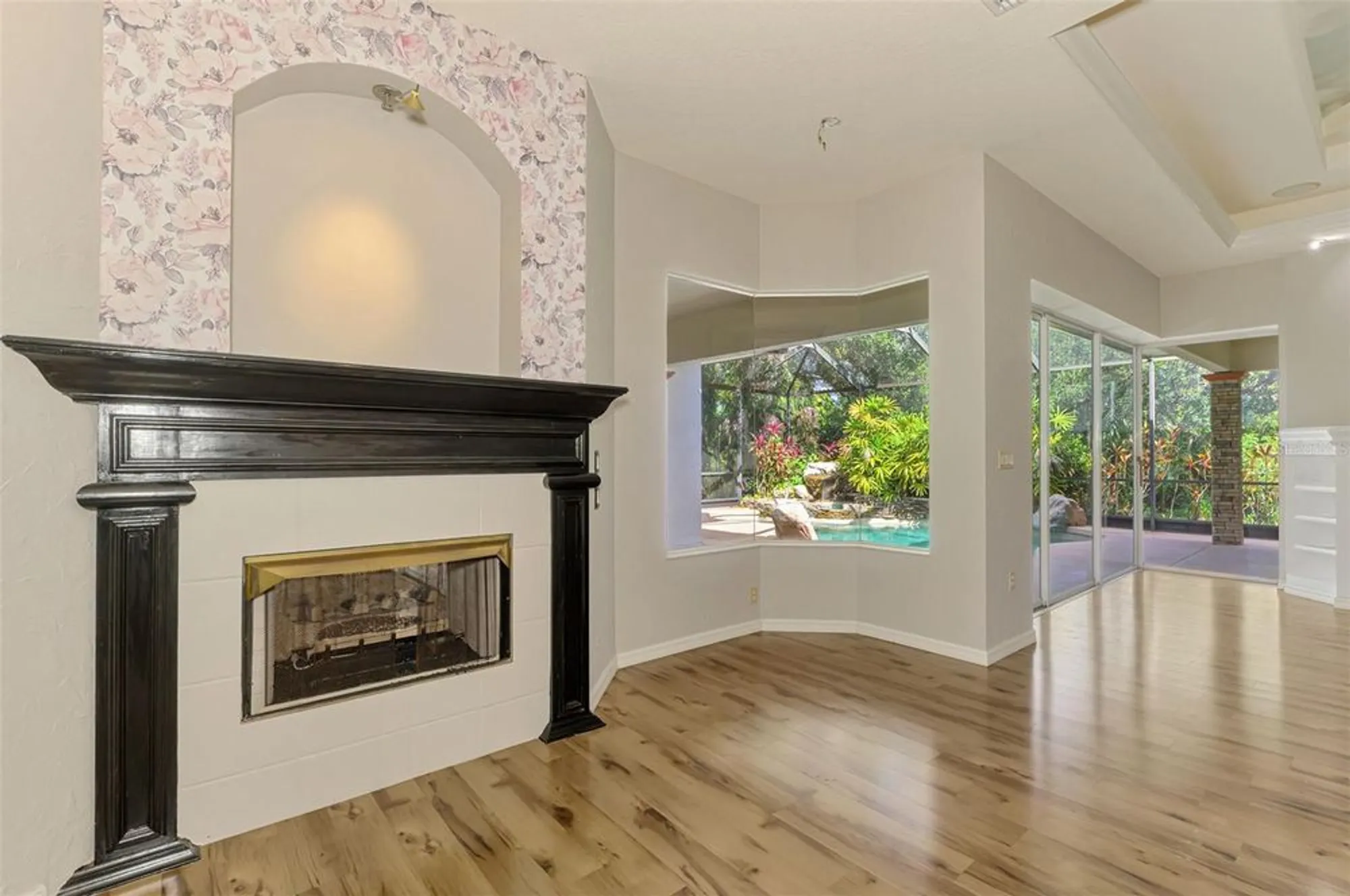 Property Slideshow image 13 of 79 | 4889 carrington cir, Sarasota, FL, 34243